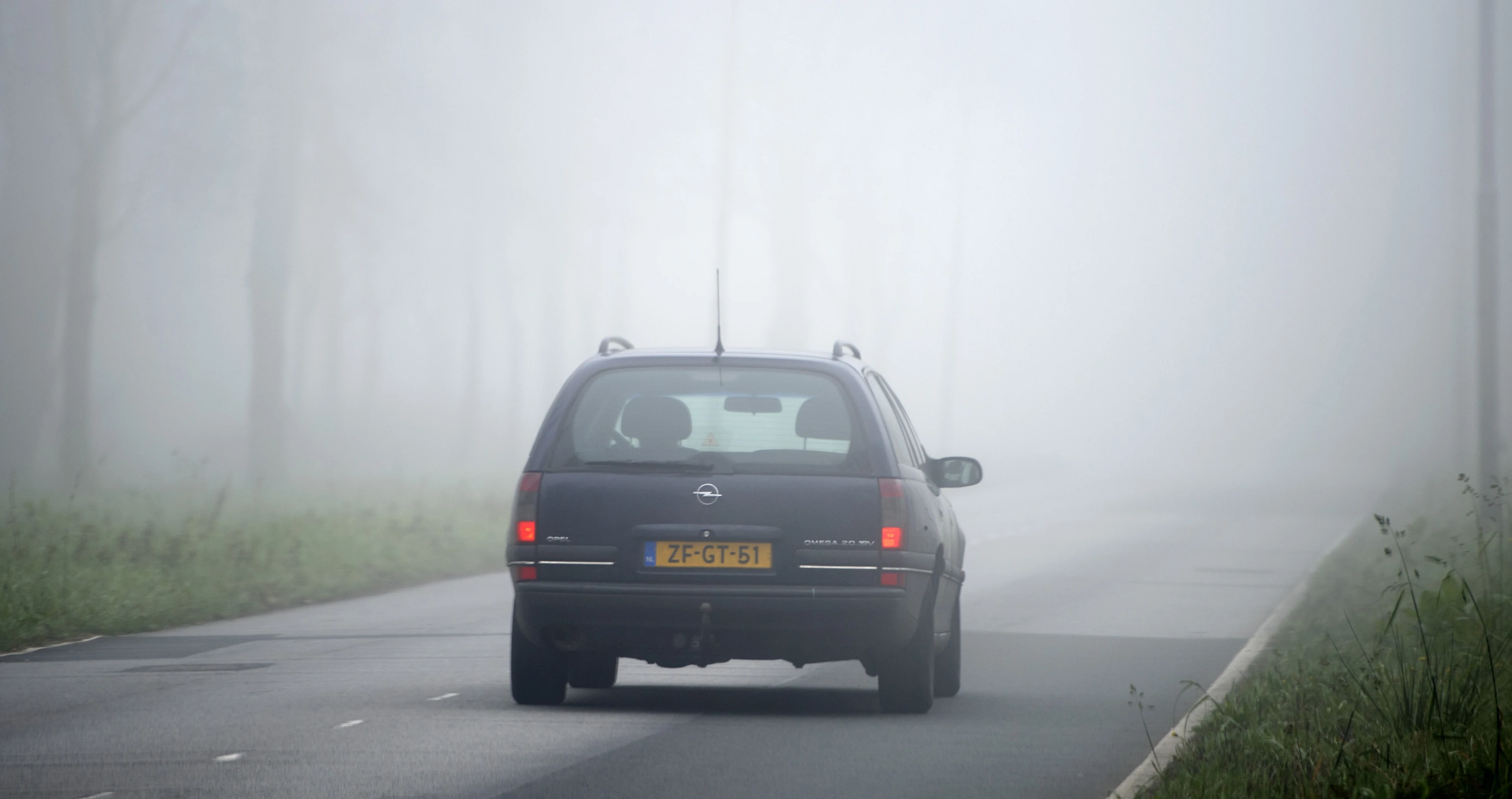 Code geel in twee provincies wegens plaatselijk dichte mist