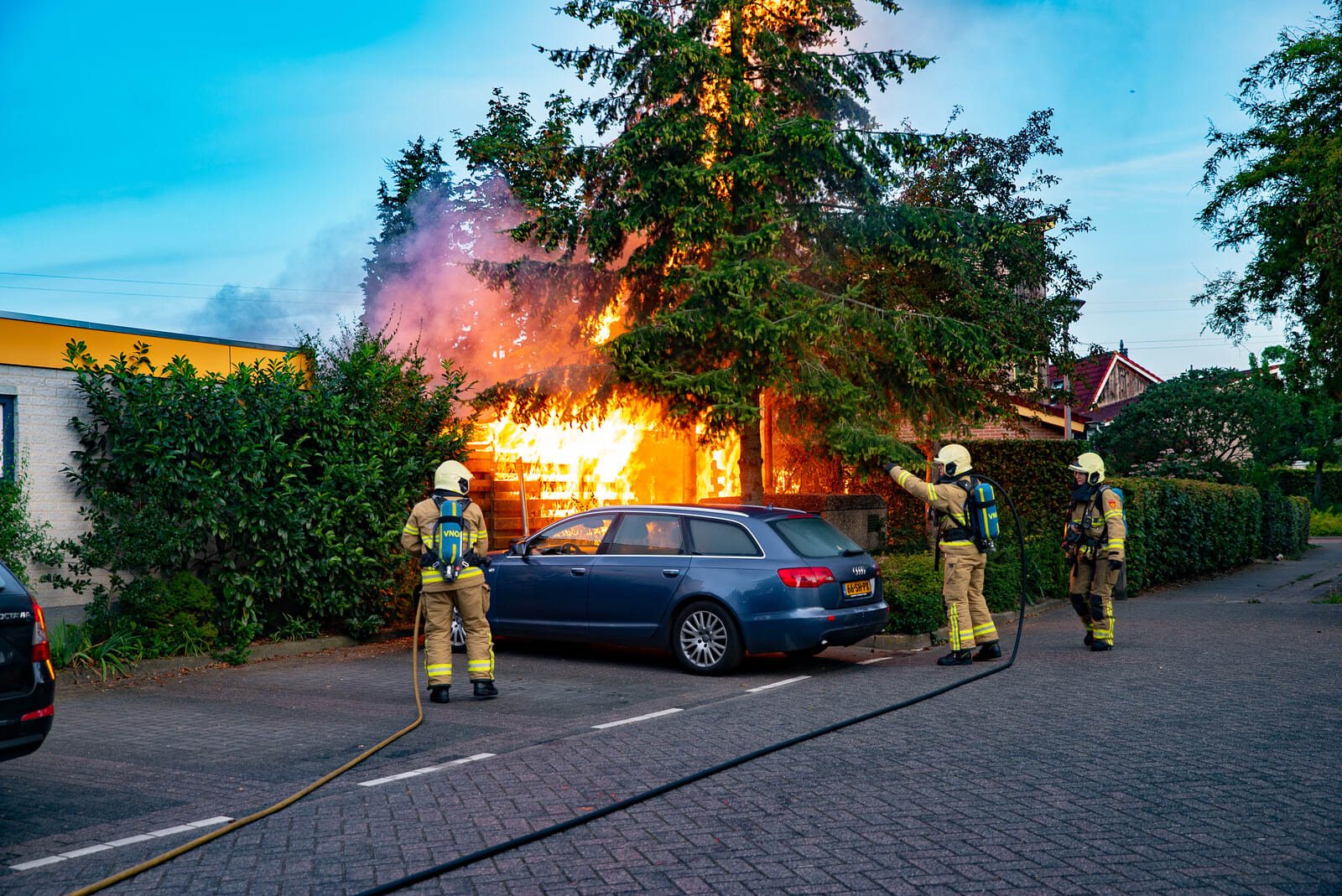 Vijf branden binnen anderhalf uur in Zutphen, politie zoekt brandstichter