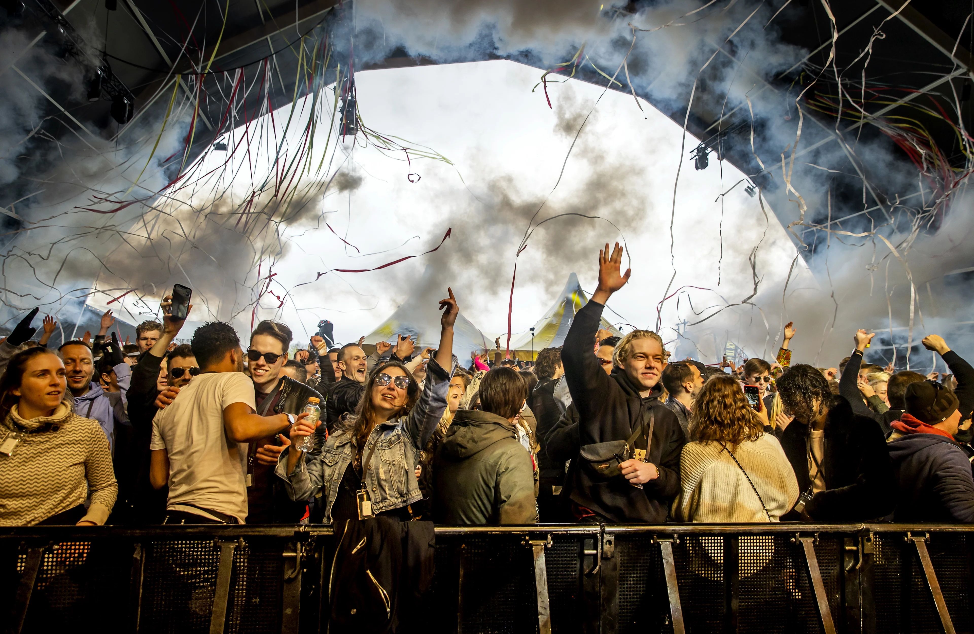 Bezoeker zonder negatieve test binnengelaten bij proeffestival Fieldlab