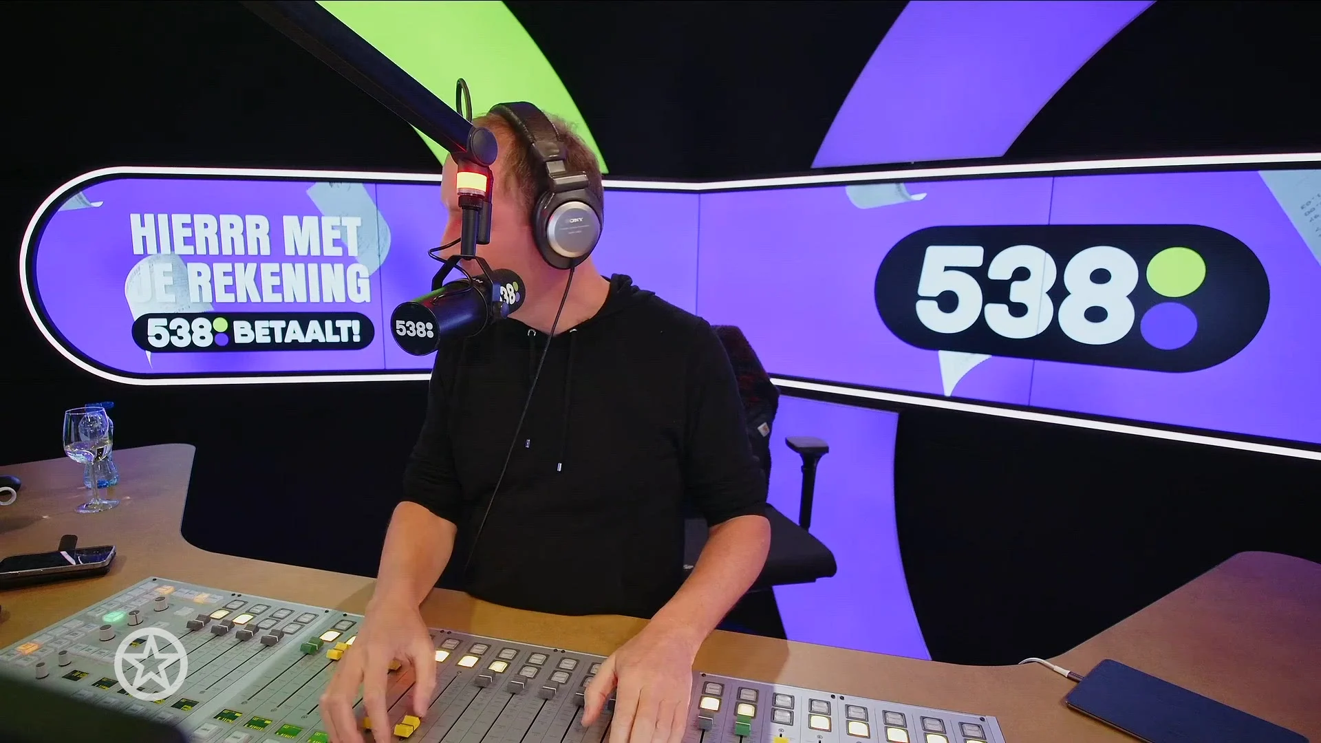 Matthijs van Nieuwkerk emotioneel over heftige tijd