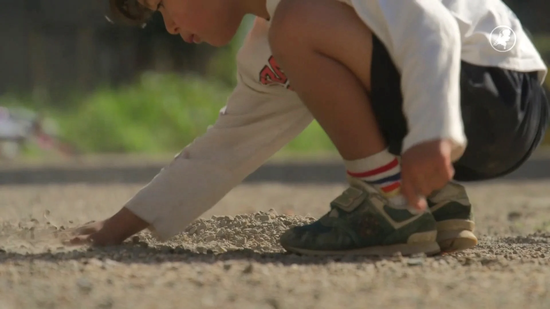 Bewoners kinderrijke buurt Muiden bezorgd om staalslakken: 'Moet weggehaald worden'