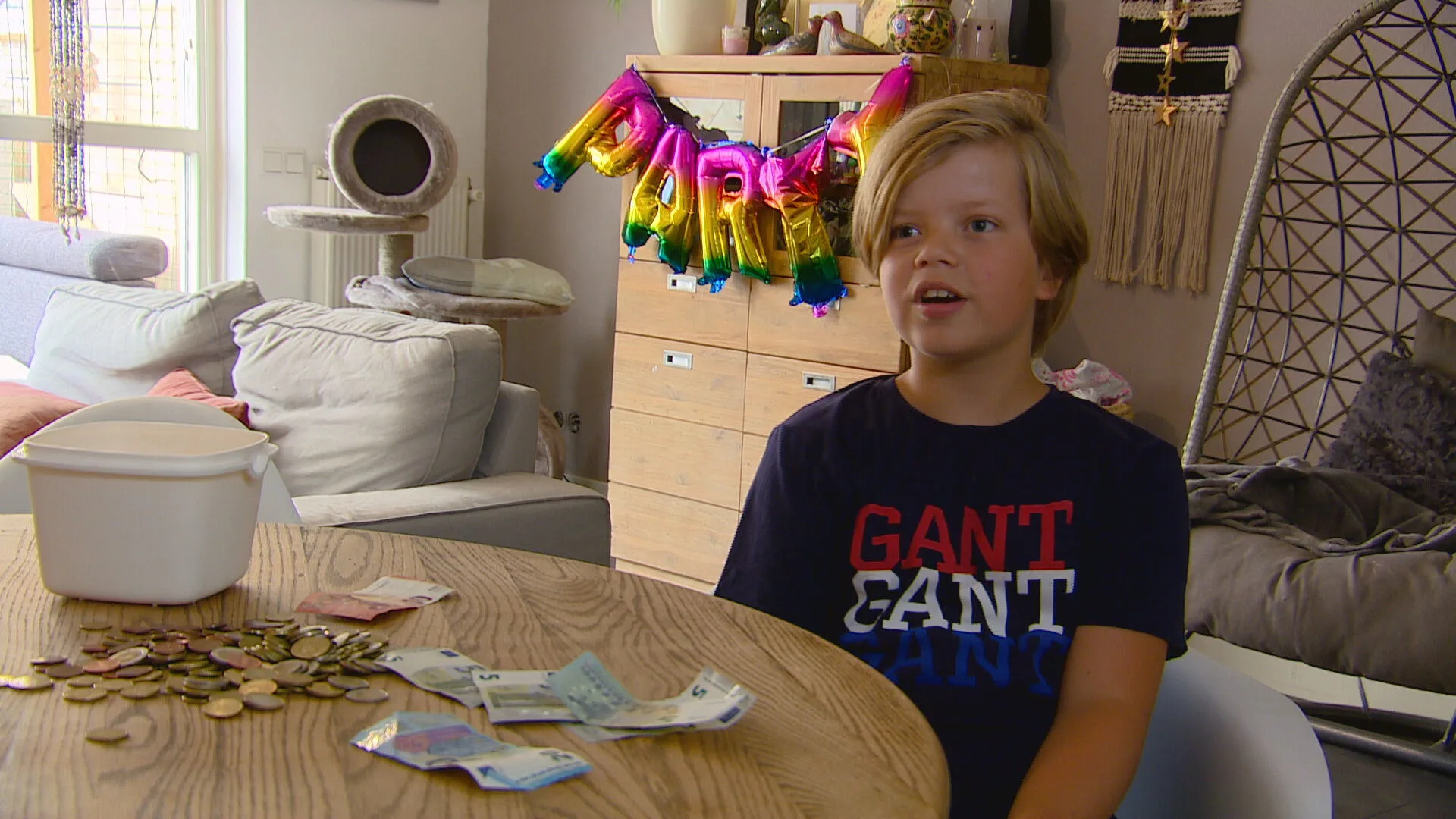 Sammie (10) gaat langs de deuren voor slachtoffers Beiroet: 'Ik vind het heel erg voor die mensen'