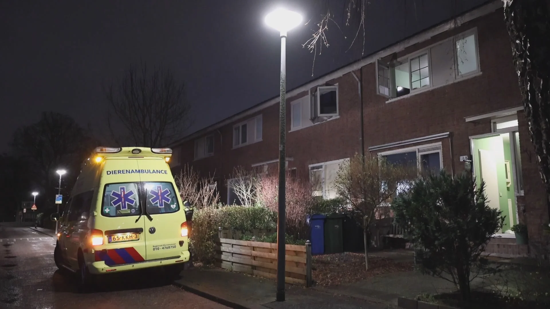 Hond doodgeschoten door agent na aanval op eigen baasjes