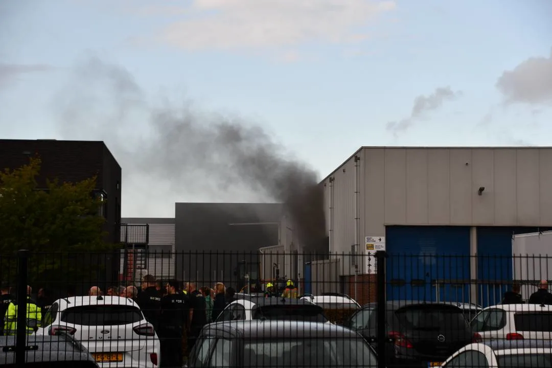 Vijf personen naar ziekenhuis door brand in bedrijfshal Axel