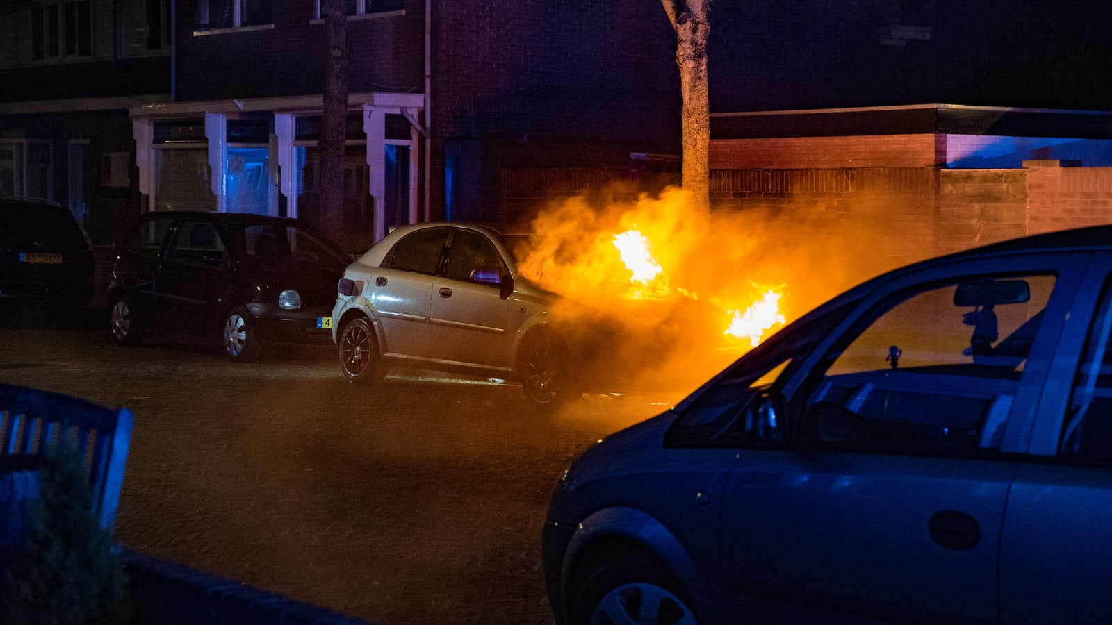 Wéér een autobrand in Deventer, burgemeester maakt zich zorgen