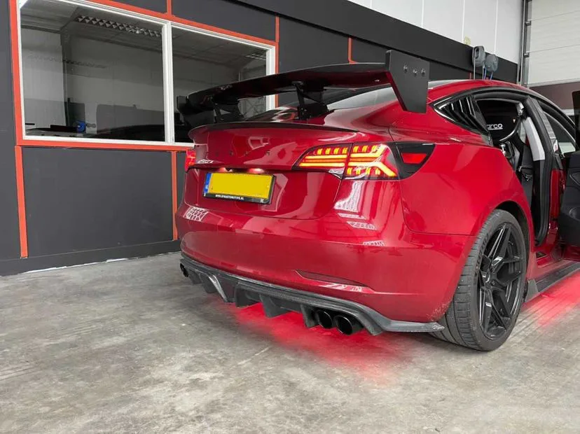 Nederlandse Tesla met uitlaten leidt tot hilariteit op internet