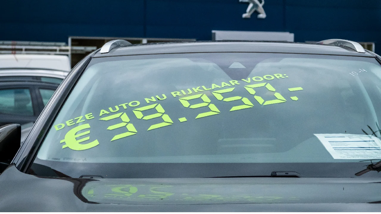 Leveringsproblemen en hoge prijzen: heel Nederland zoekt naar tweedehands auto's