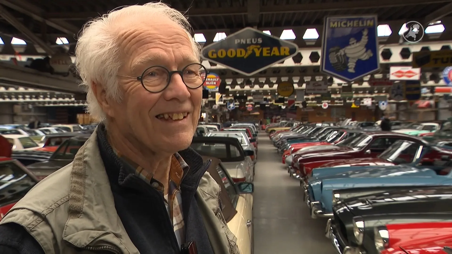 Joop verkocht al zijn oldtimers voor seniorencomplex, maar plan stuit op regelzucht