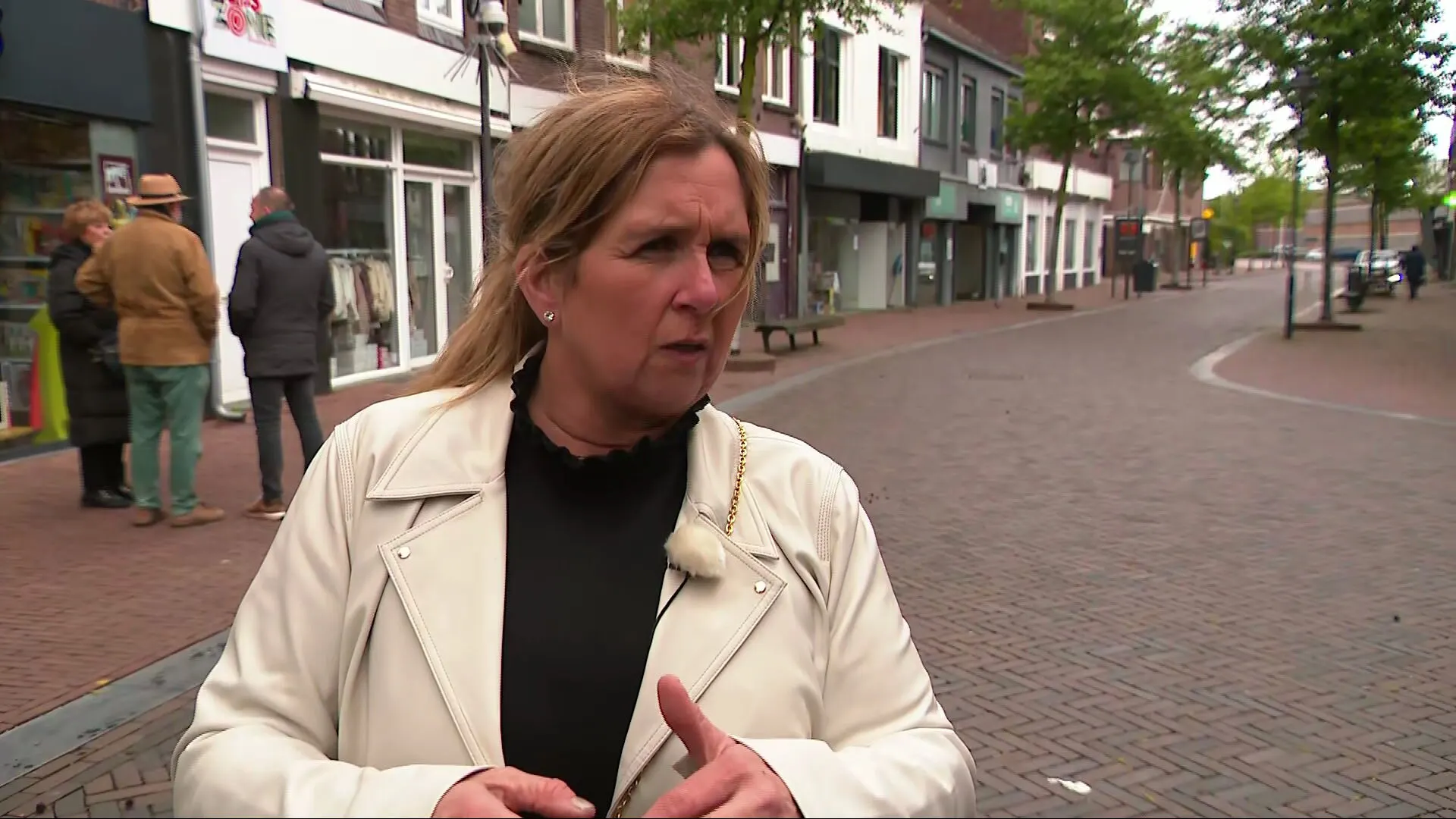 Inwoners van Hoensbroek zijn overlast zat: 'Ze bellen 's nachts aan voor geld'