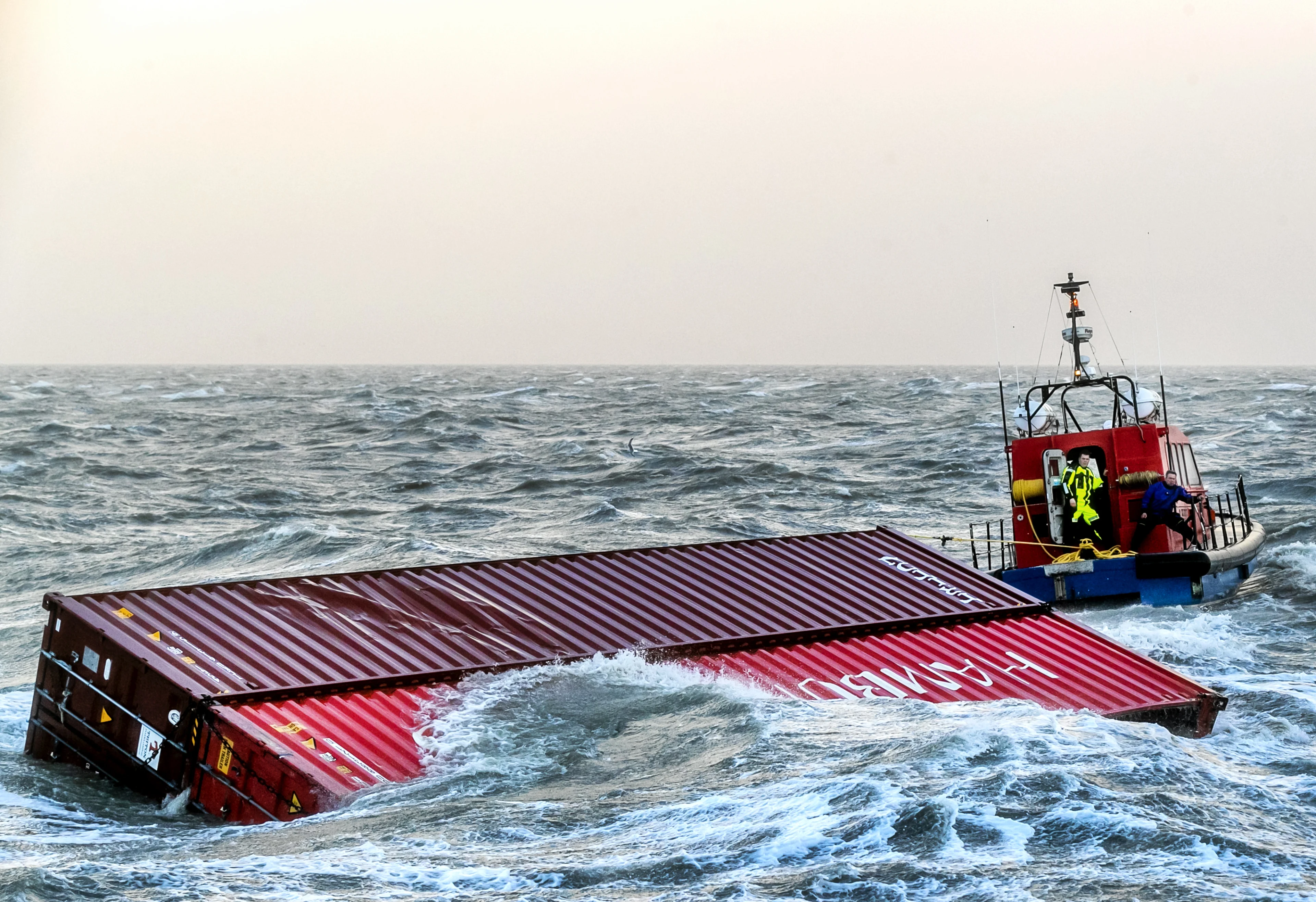 Na 2,5 jaar laatste container van MSC Zoe uit Waddenzee gehaald