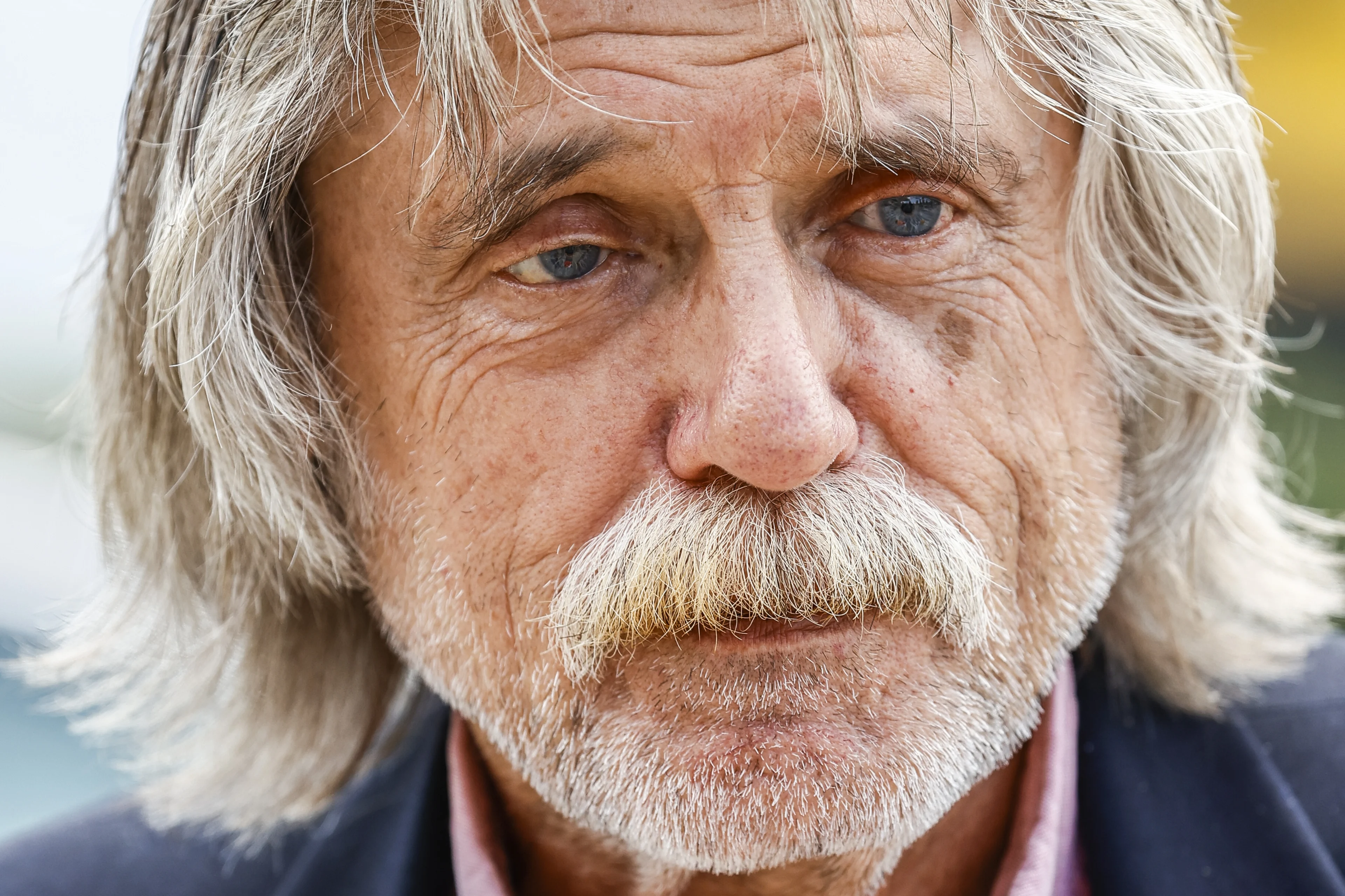 Johan Derksen reageert op ophef over 'kaarsmisbruik' van vrouw