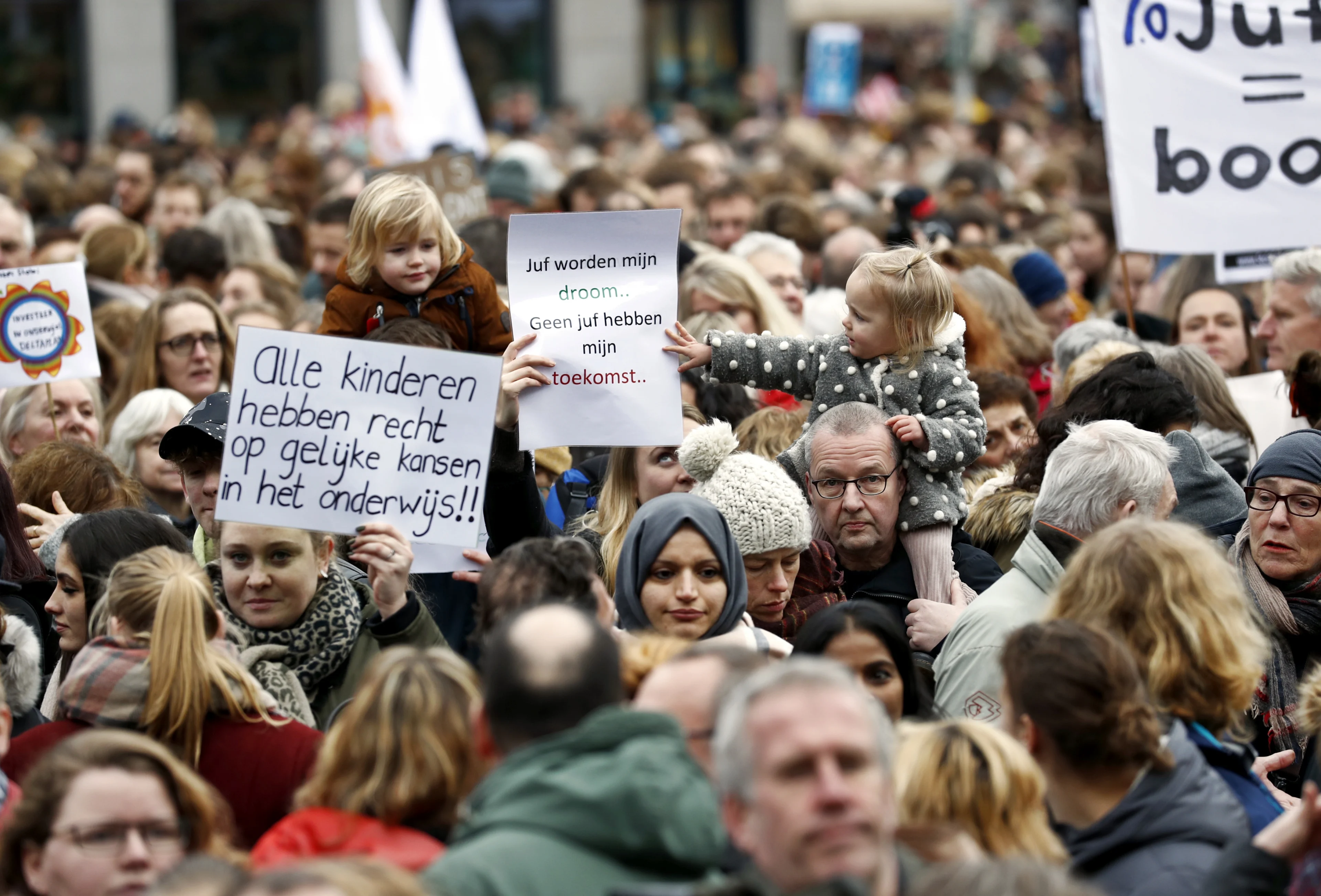 Dam stroomt vol voor onderwijsstaking: 'Ziek geworden door alle problemen'