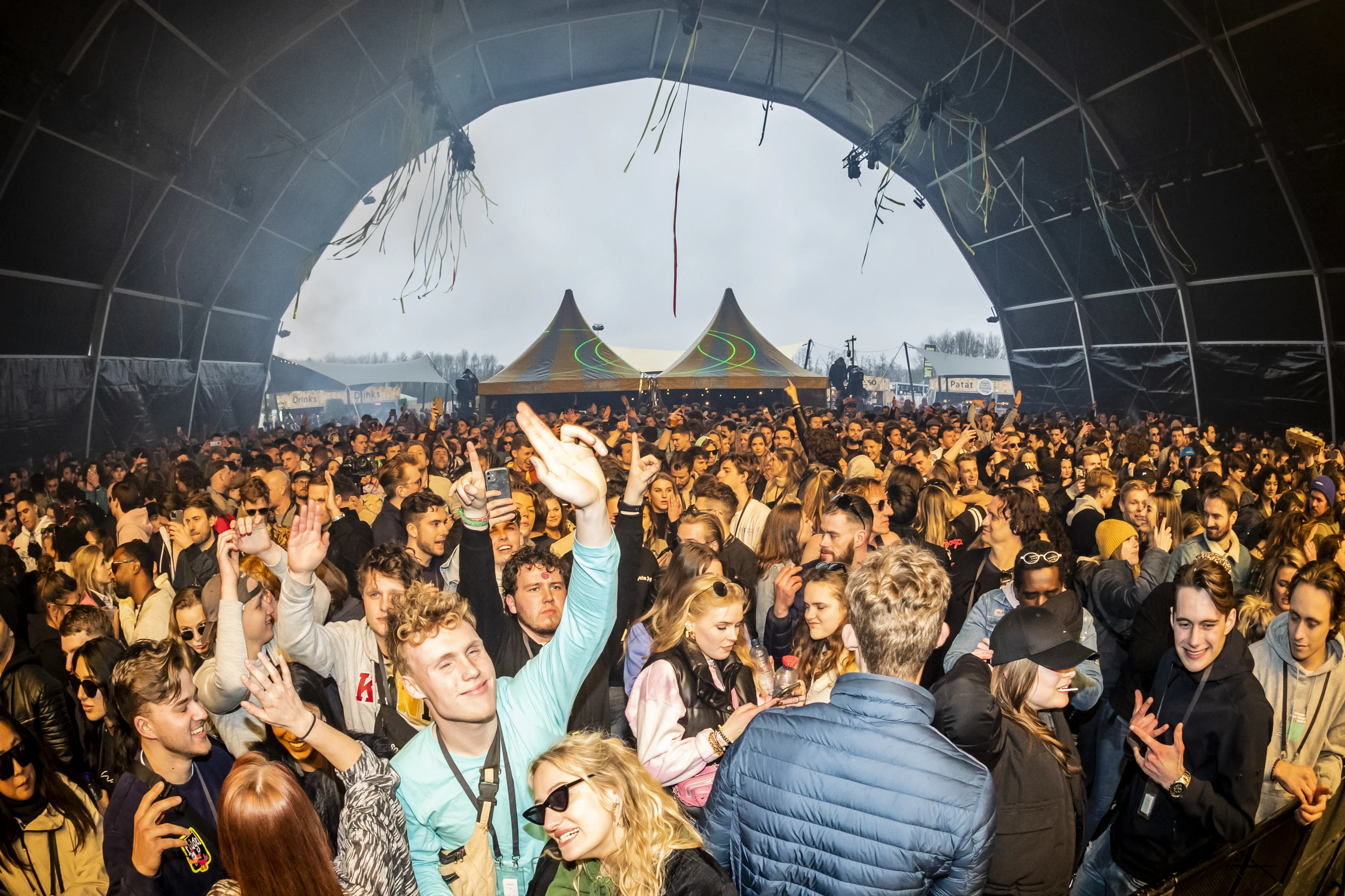 Mogelijk zestien bezoekers besmet tijdens proeffestivals in Biddinghuizen