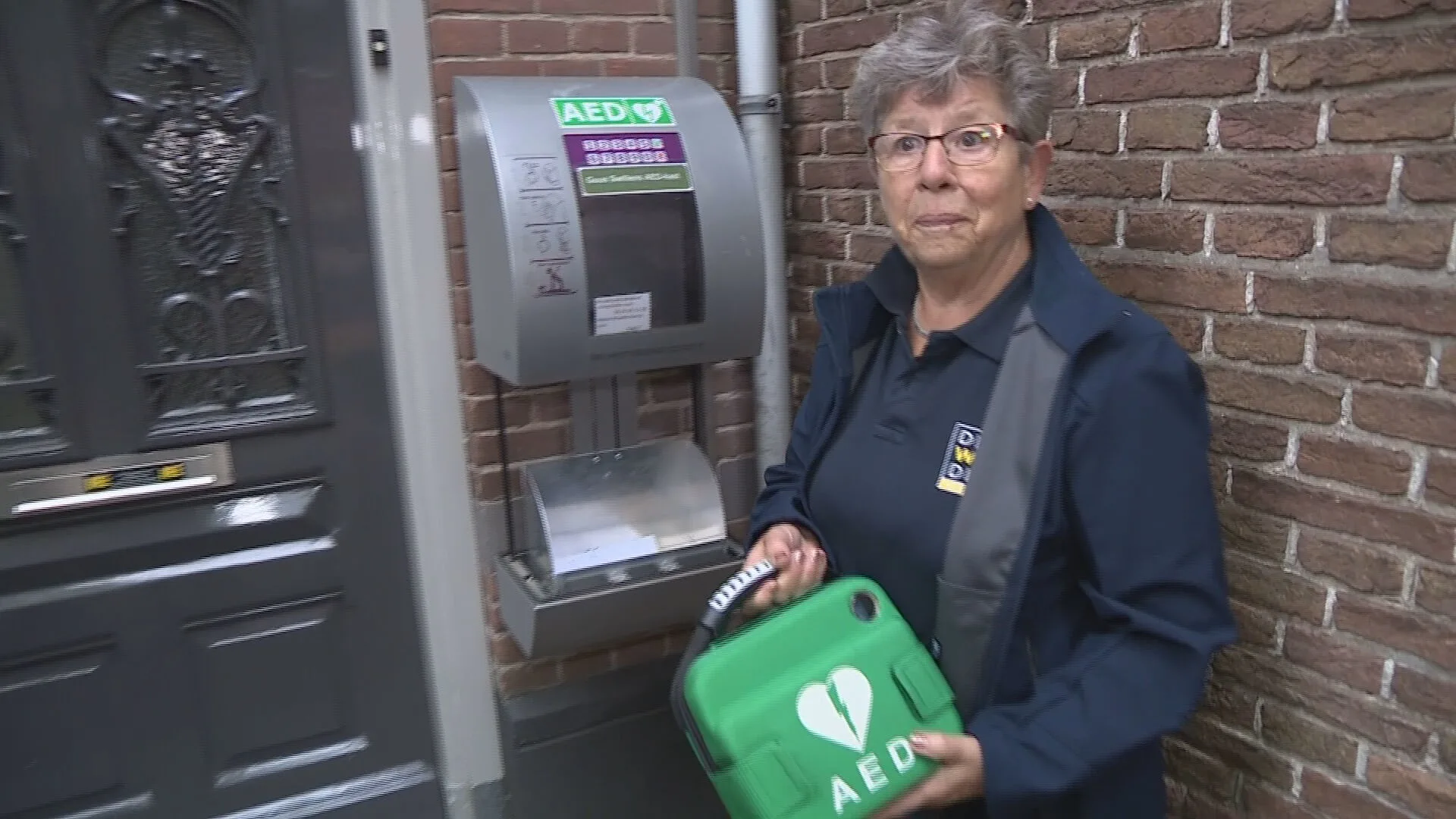 Nog steeds niet genoeg AED's in Nederland: 'Ik heb mijn leven er aan te danken'