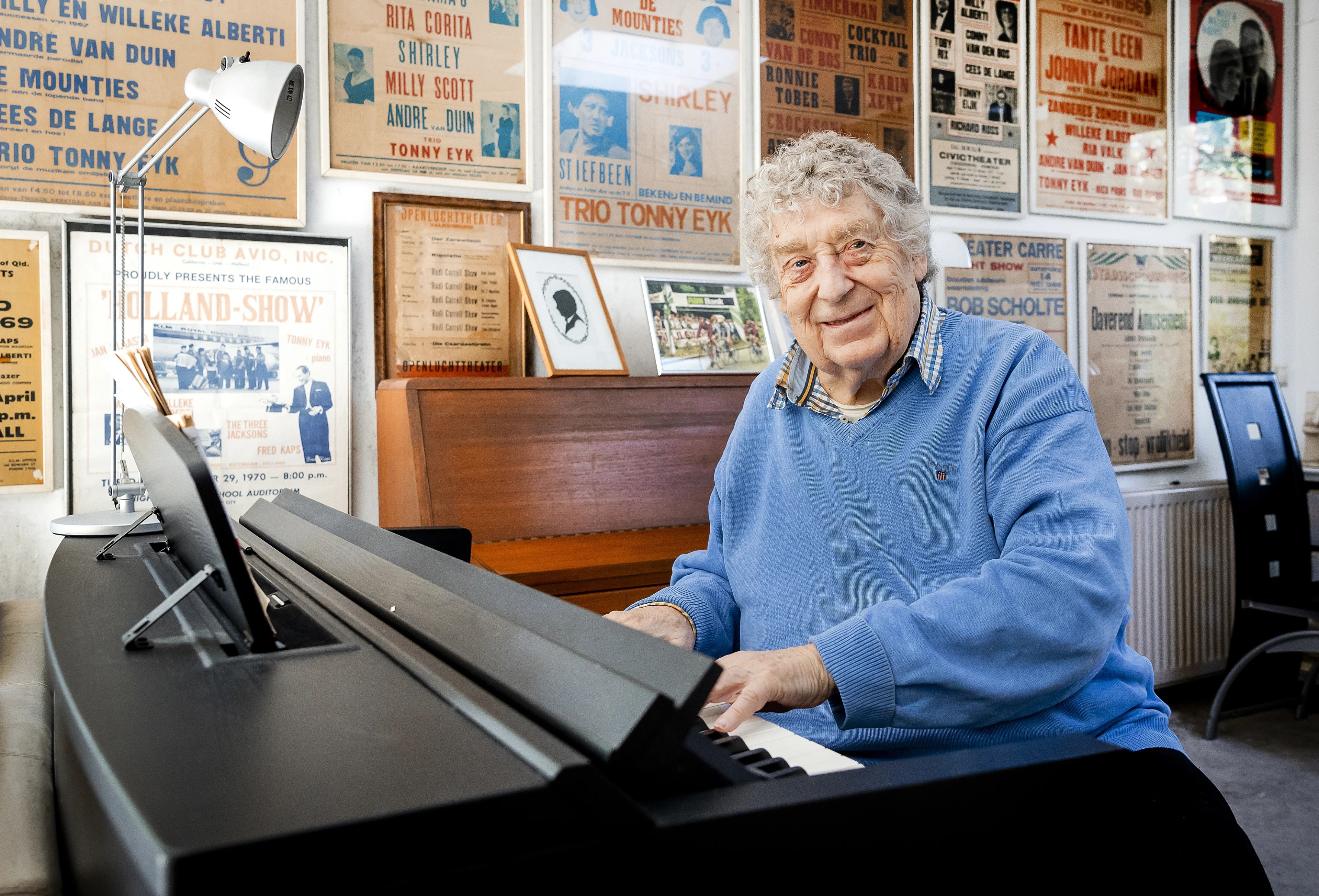 Componist Tonny Eyk (85), bekend van deze iconische tv-deuntjes, overleden