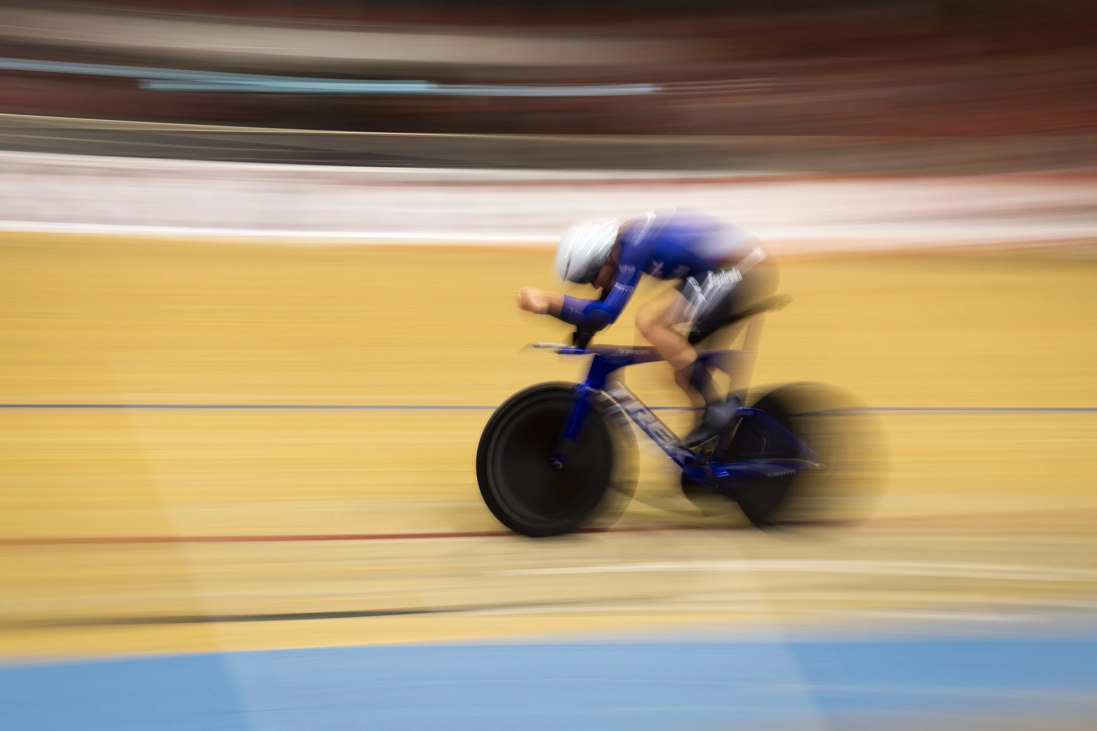 Ellen van Dijk verpulvert werelduurrecord: 49,254 kilometer