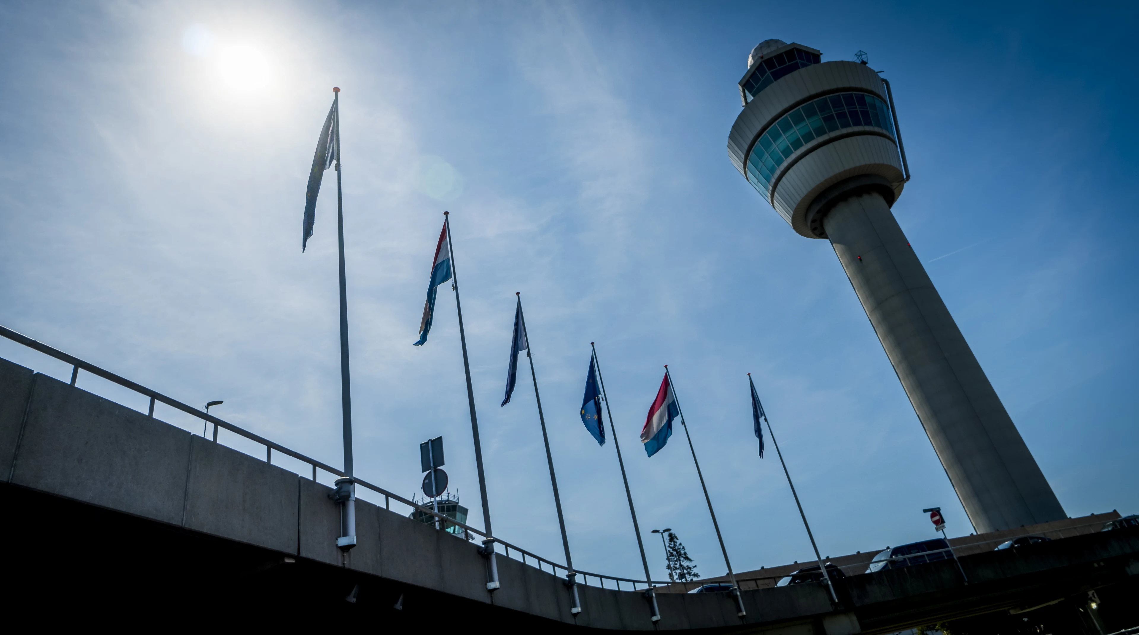 Man opgepakt voor mishandeling dochtertje tijdens vliegreis naar Schiphol