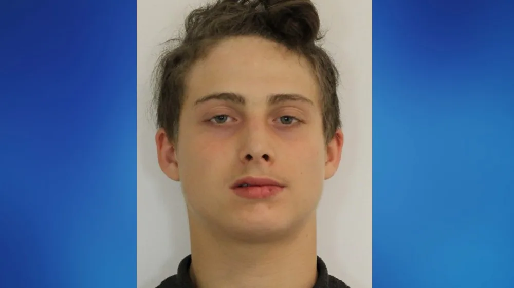 Politie deelt foto verdachte van massale vechtpartij Helmond