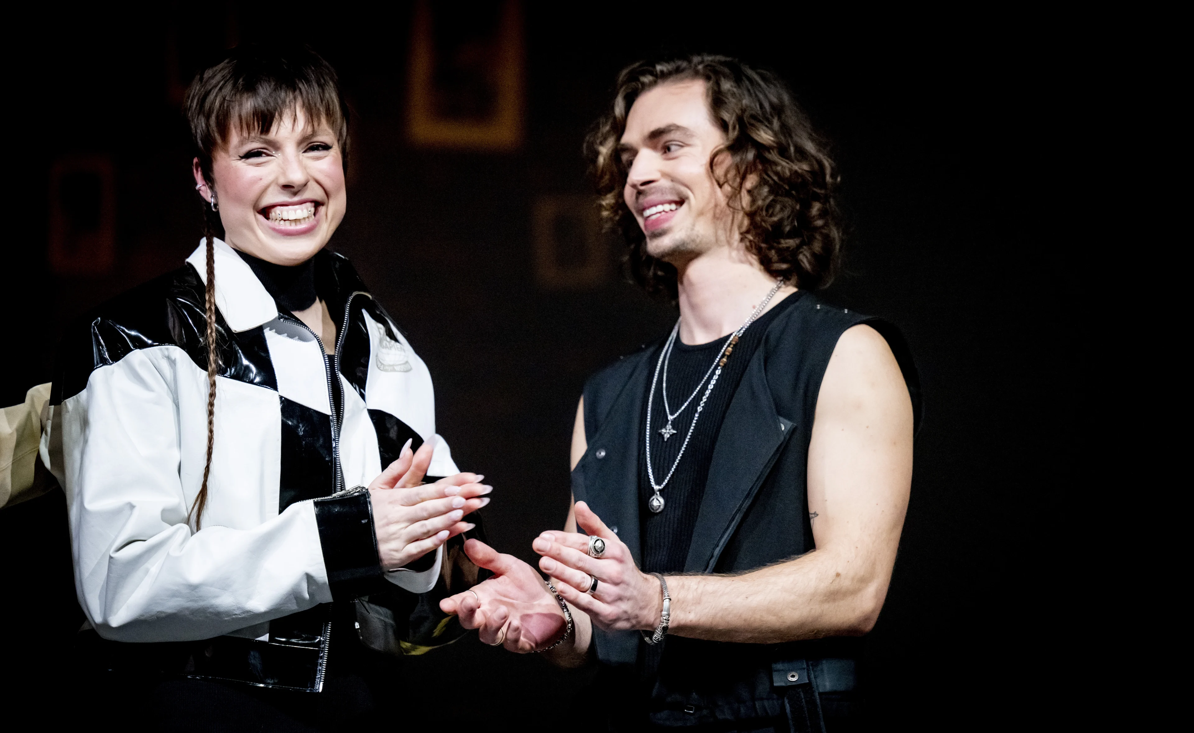 ZIEN: Eerste repetitie van Mia en Dion op het songfestivalpodium
