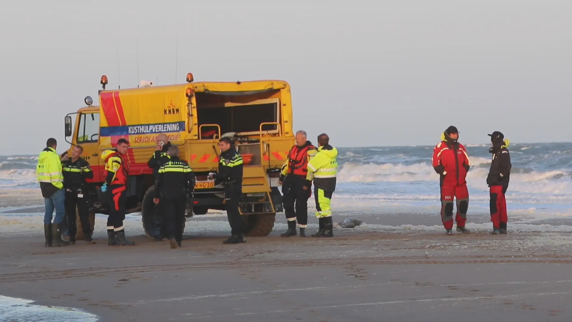 Wandelaar vindt aangespoeld lichaam op strand Wassenaar, niet vermiste surfer Mathijs