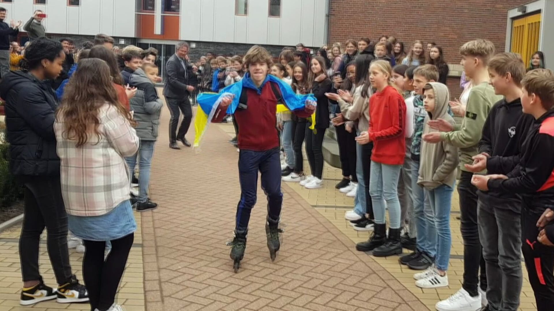 Marc (16) skeelert 24 uur door sneeuw en regen voor Oekraïne