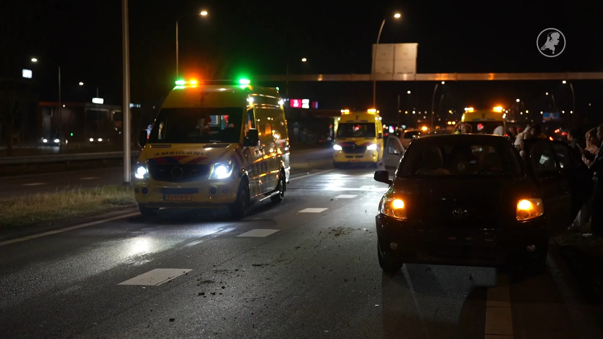 Meerdere mensen naar ziekenhuis door kettingbotsing op N261 bij Waalwijk