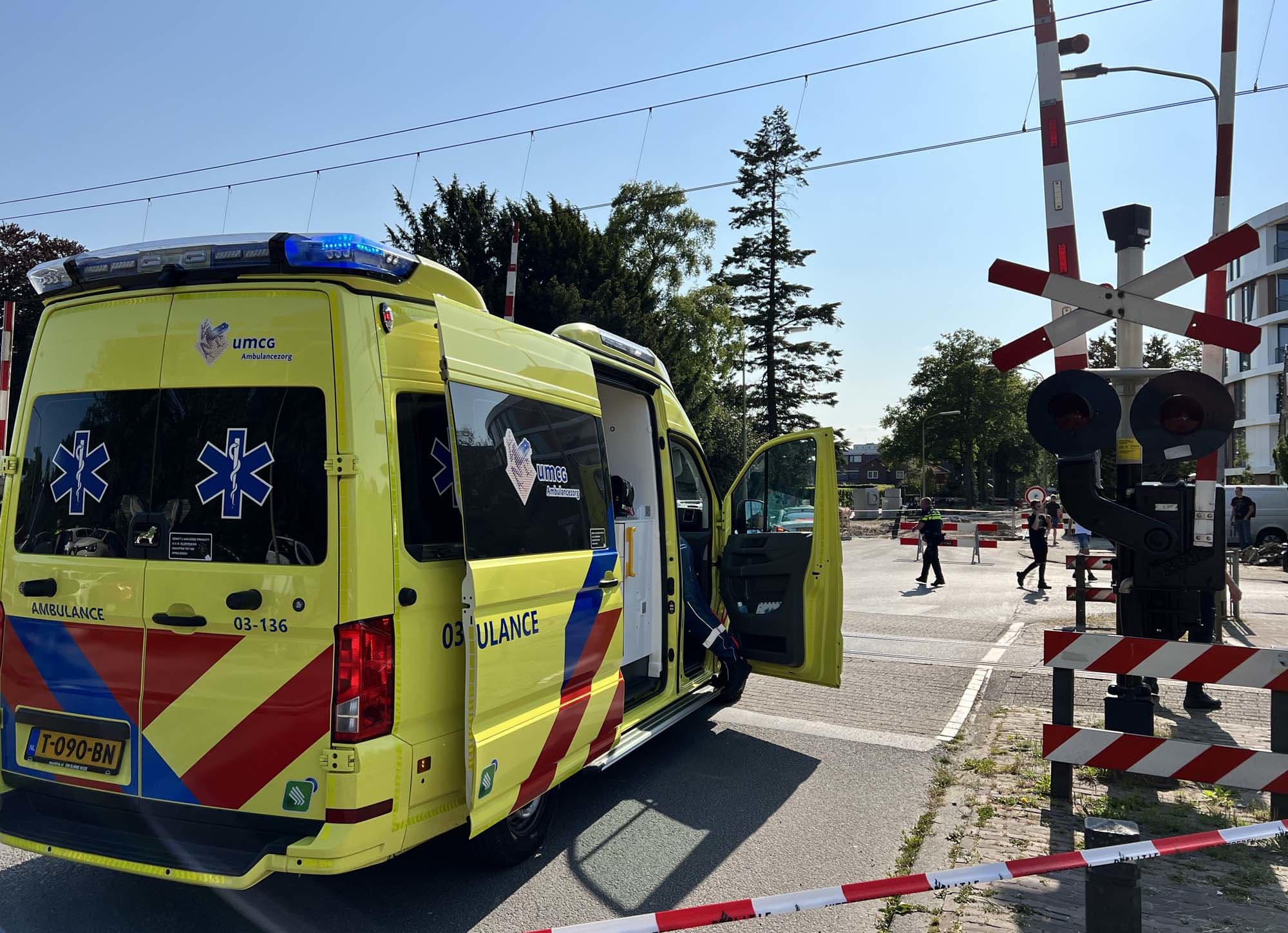 Pizzabezorger (17) botst bij overweg op passerende trein en overlijdt