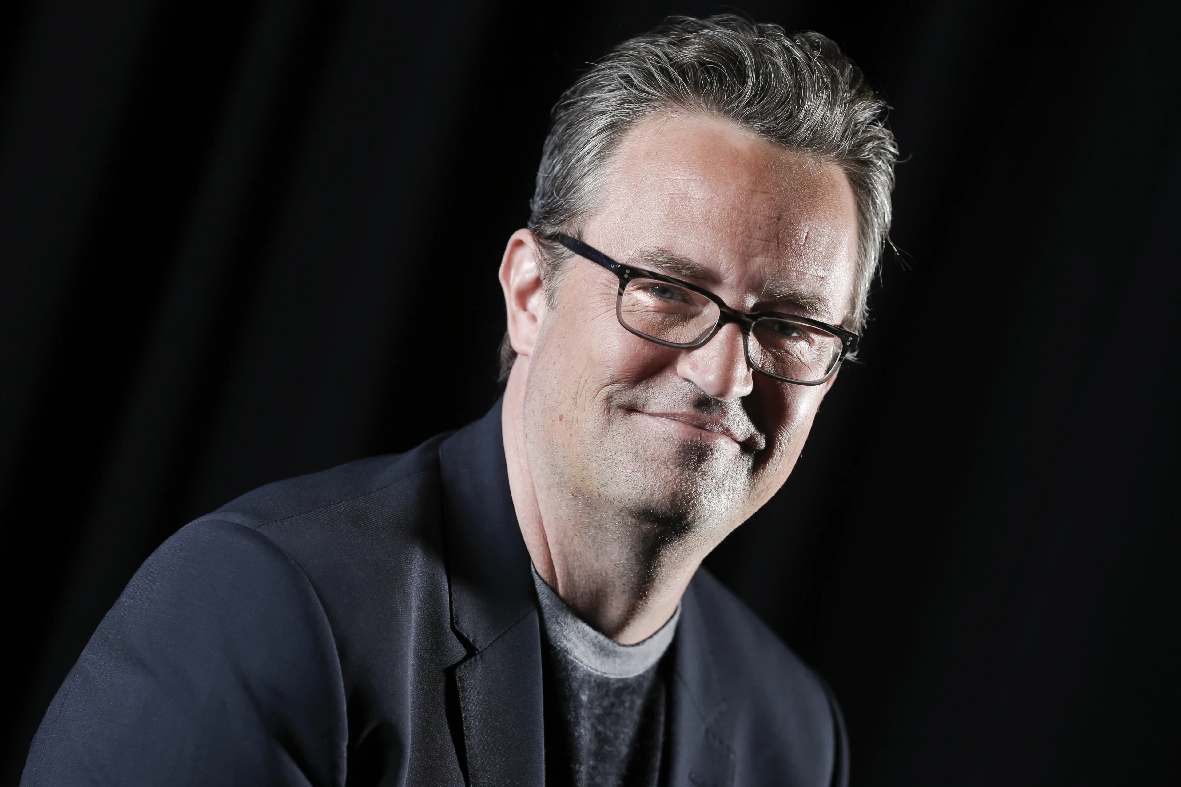 Matthew Perry in besloten kring begraven