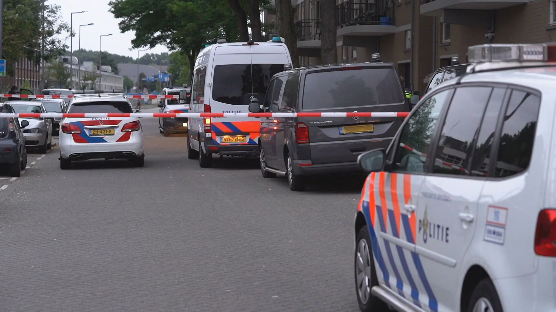 Dode man gevonden in woning Rotterdam, twee ruziënde mannen aangehouden