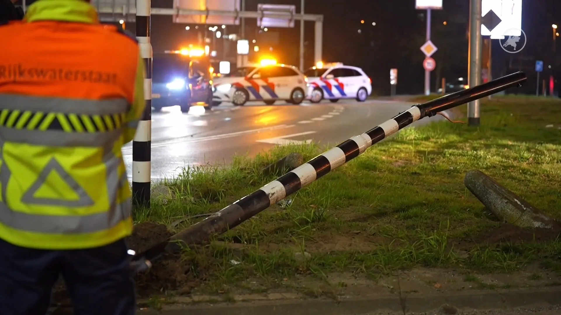Stoplicht uit grond gereden in Eindhoven, bestuurder vlucht