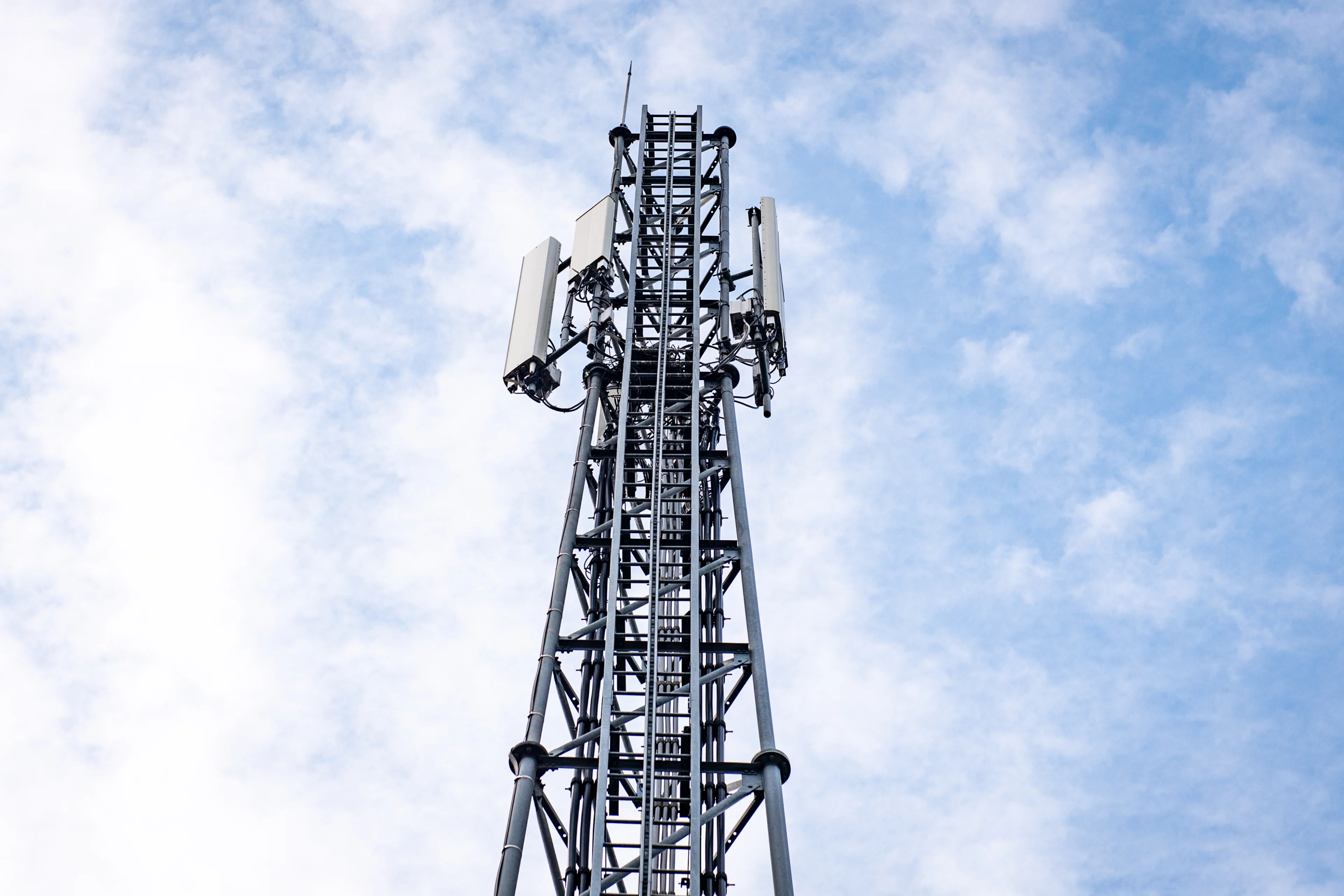 Gezondheidsraad: niet aangetoond dat 5G schadelijk is, uitrol kan doorgaan