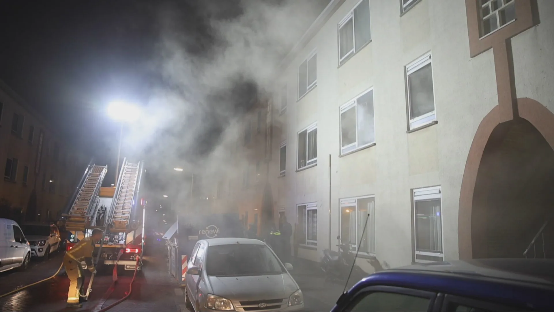 Negen woningen ontruimd door brand in Den Haag