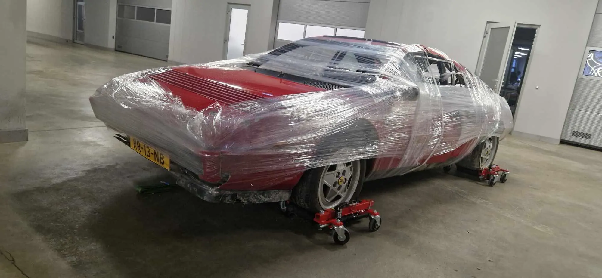 Uit IJ opgedoken Ferrari krijgt opmerkelijk nieuw onderkomen