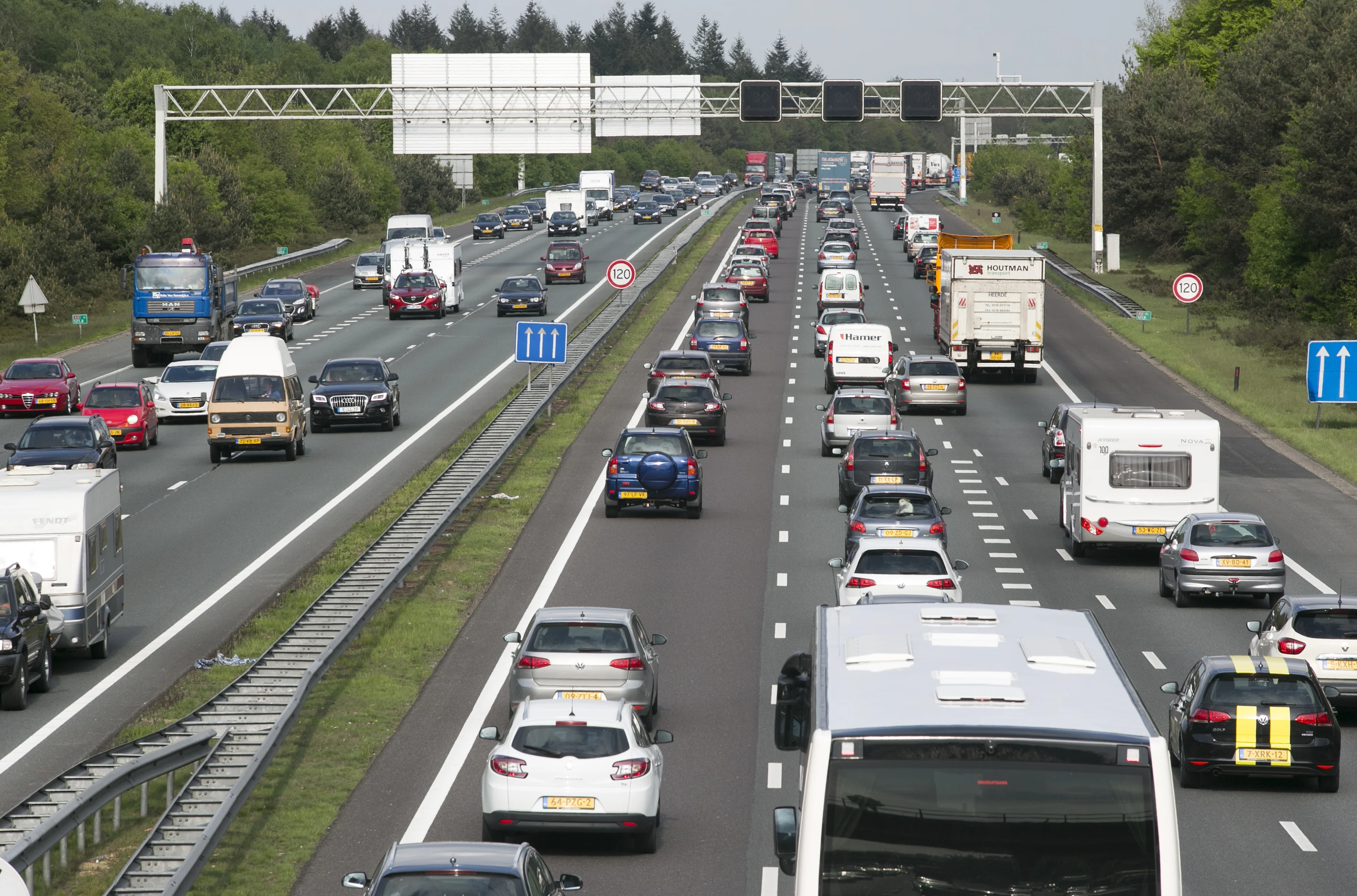 Lange files op wegen richting Duitsland door grenscontroles