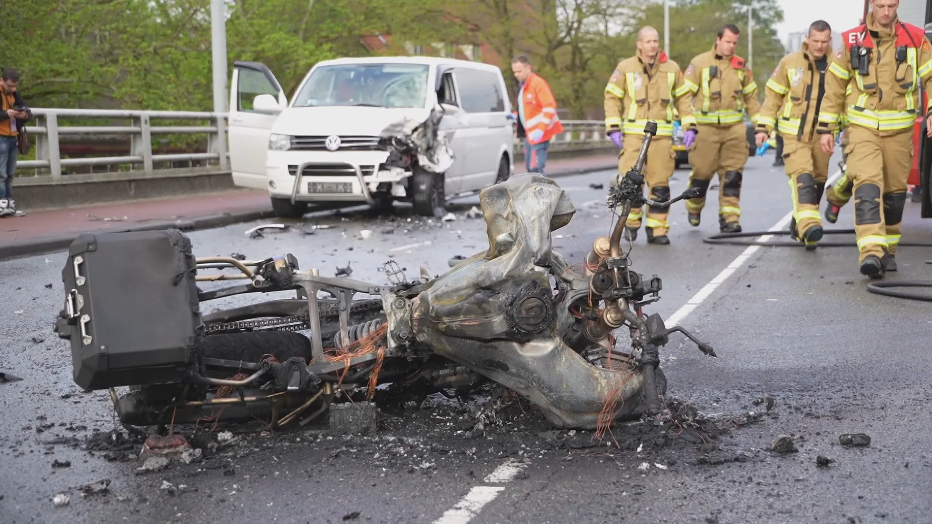 Motorrijder (22) overleden bij ongeluk met meerdere voertuigen in Rotterdam