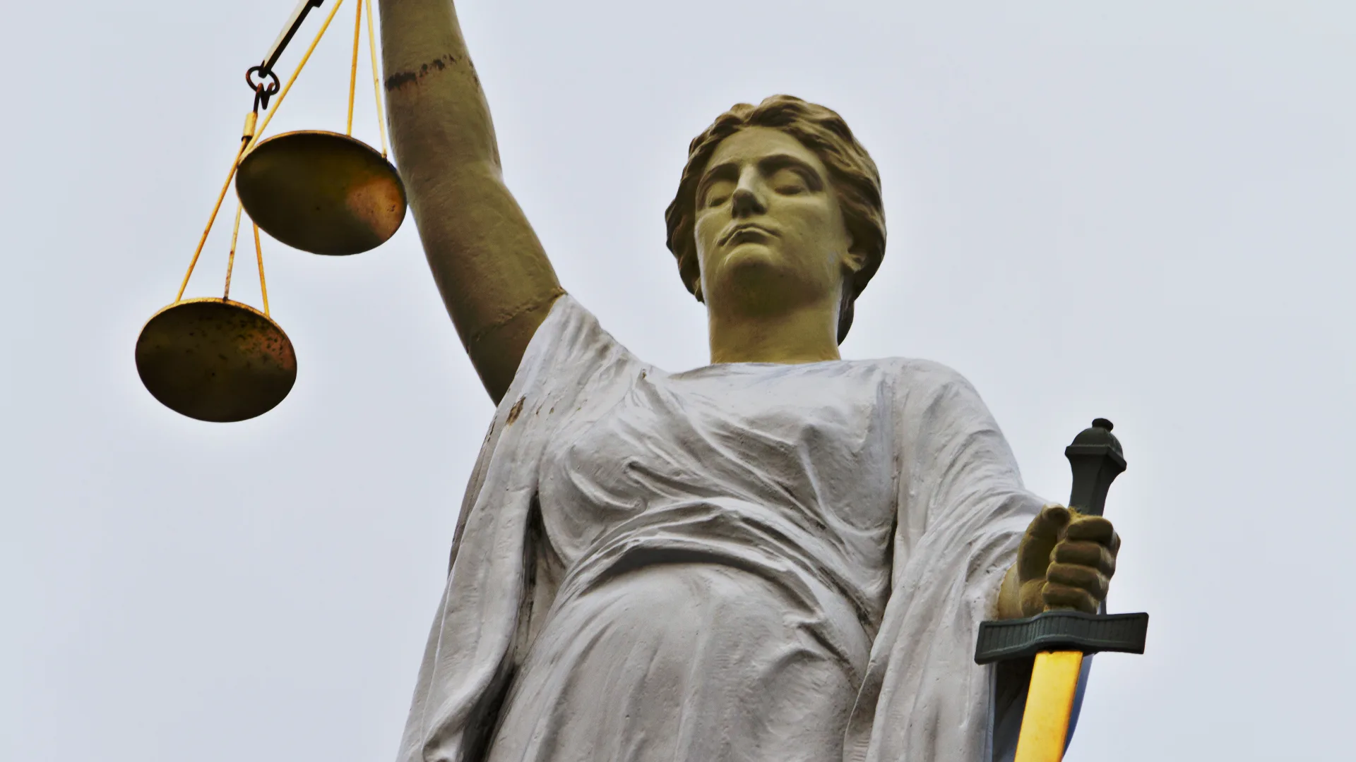 Straffen tot levenslang geëist tegen leden van 'nietsontziende' moordbende