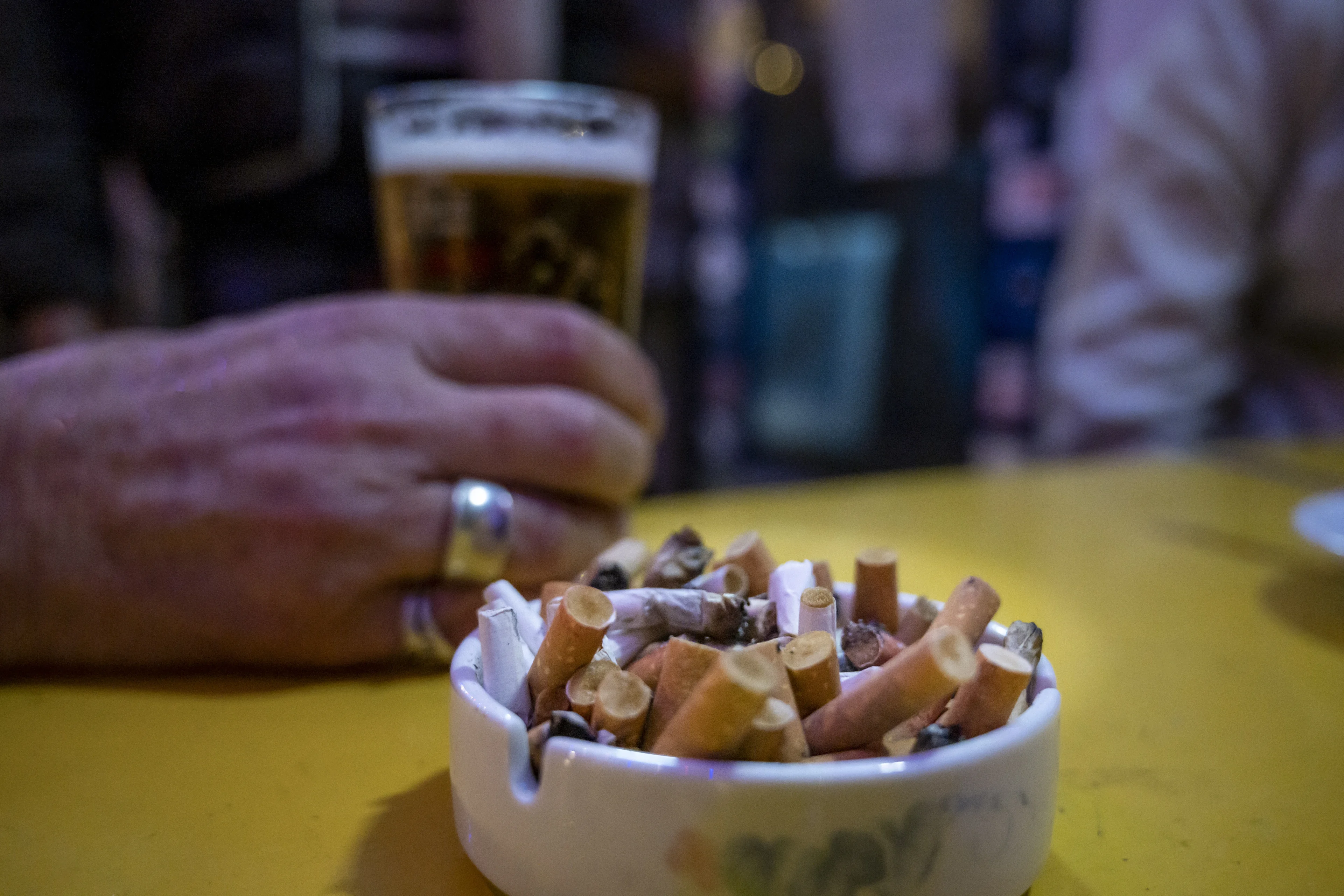 We leven té ongezond: politiek wil maatregelen tegen roken, drinken en overgewicht