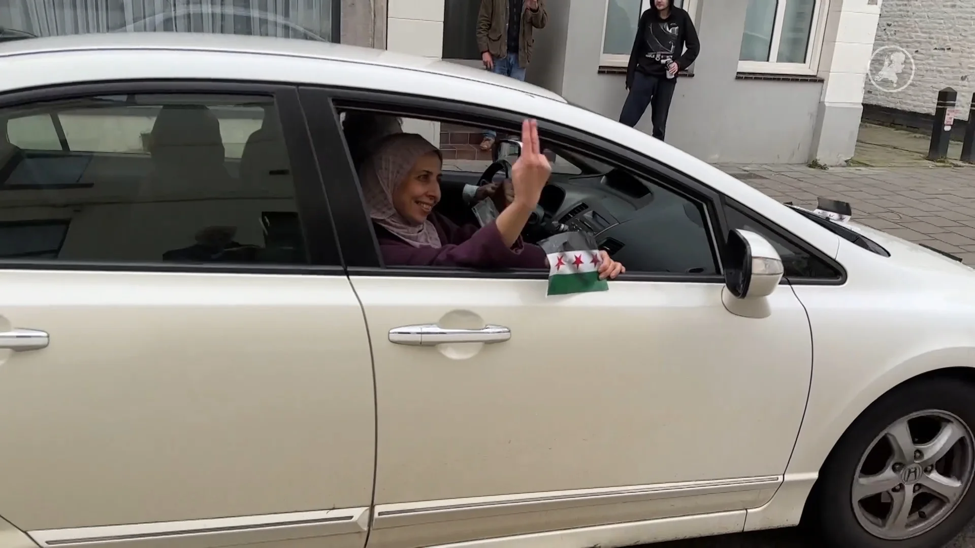 Feestende Syriërs op Nederlandse straten vieren val regime in thuisland