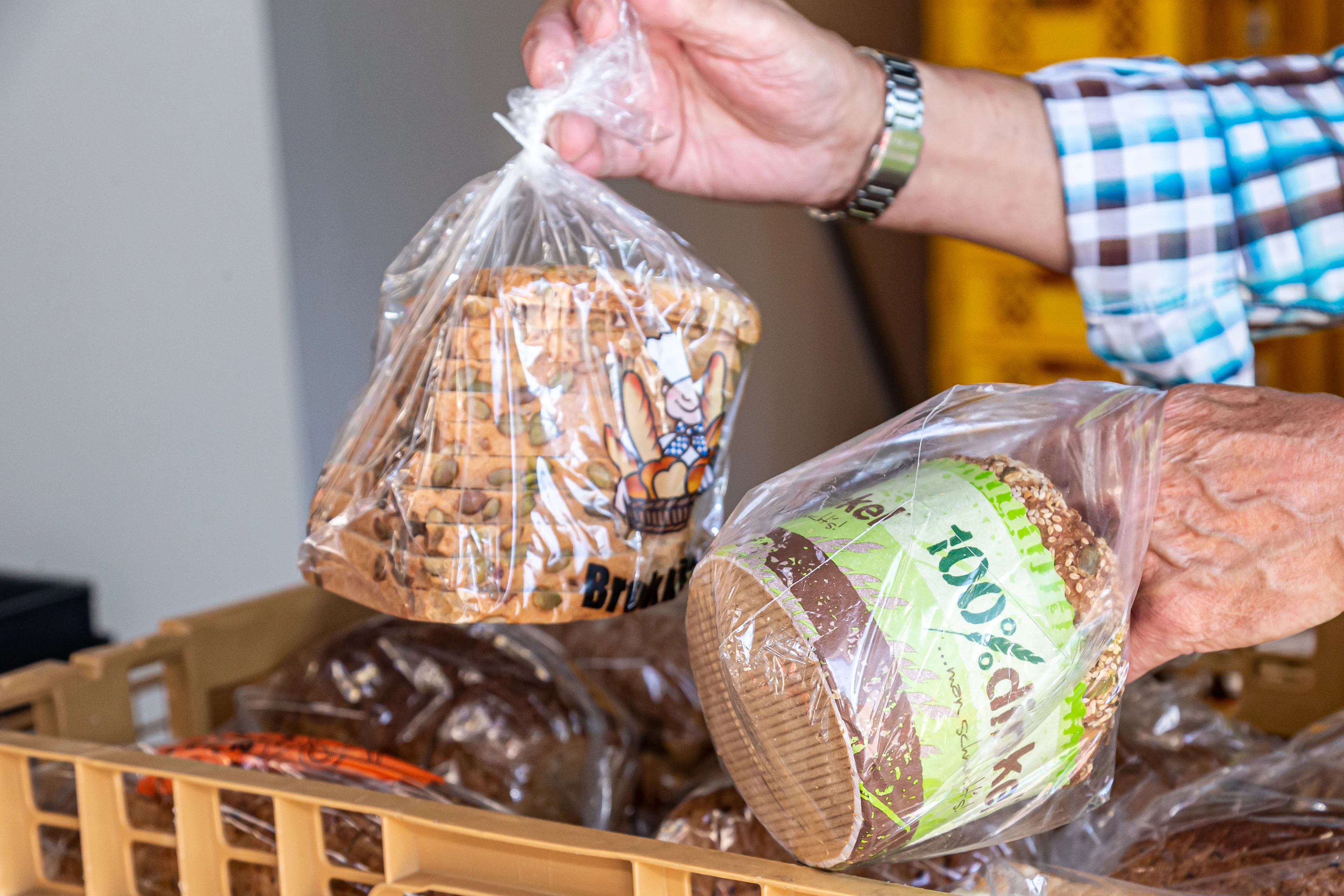 Rode Kruis opent giro: 'Dringend voedselhulp nodig voor duizenden mensen in Nederland'