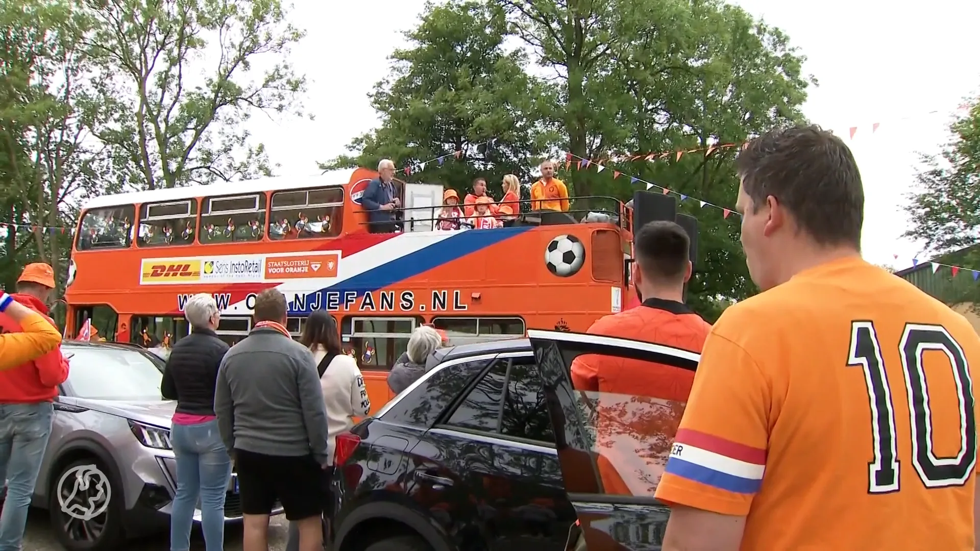 Het EK is officieel afgetrapt: oranjestoet op weg naar Hamburg