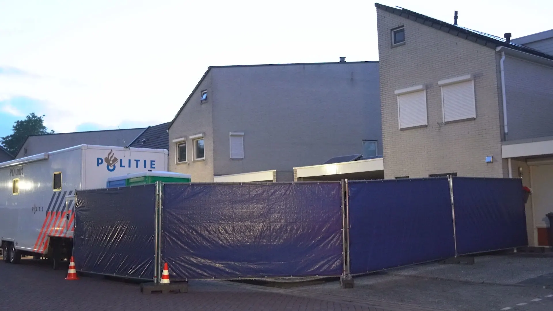 Kind gewond bij incident in huis Ommen, twee mensen aangehouden