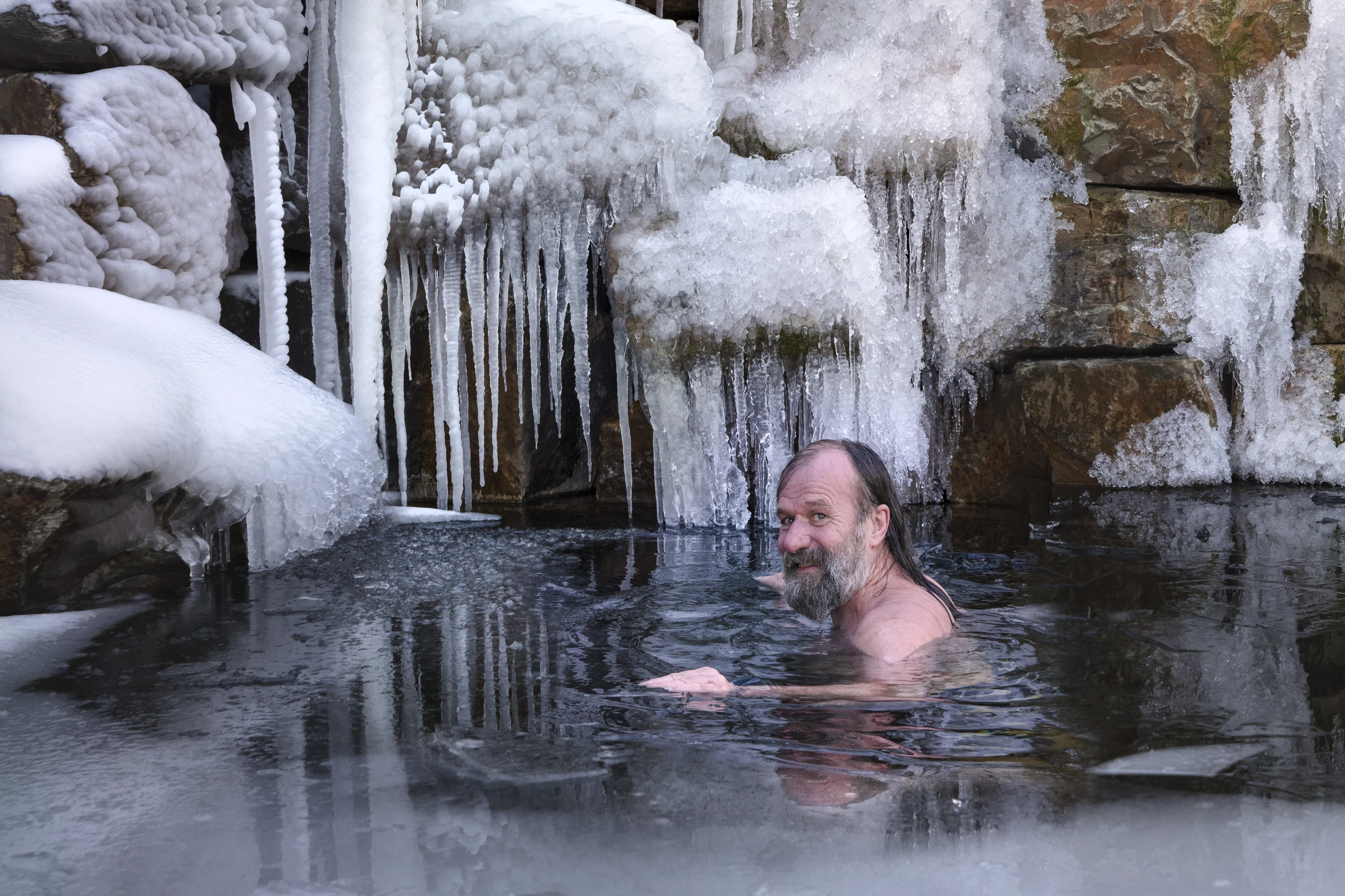 Wim Hof reageert fel op beschuldigingen van ex over huiselijk geweld: 'Jaloezie'