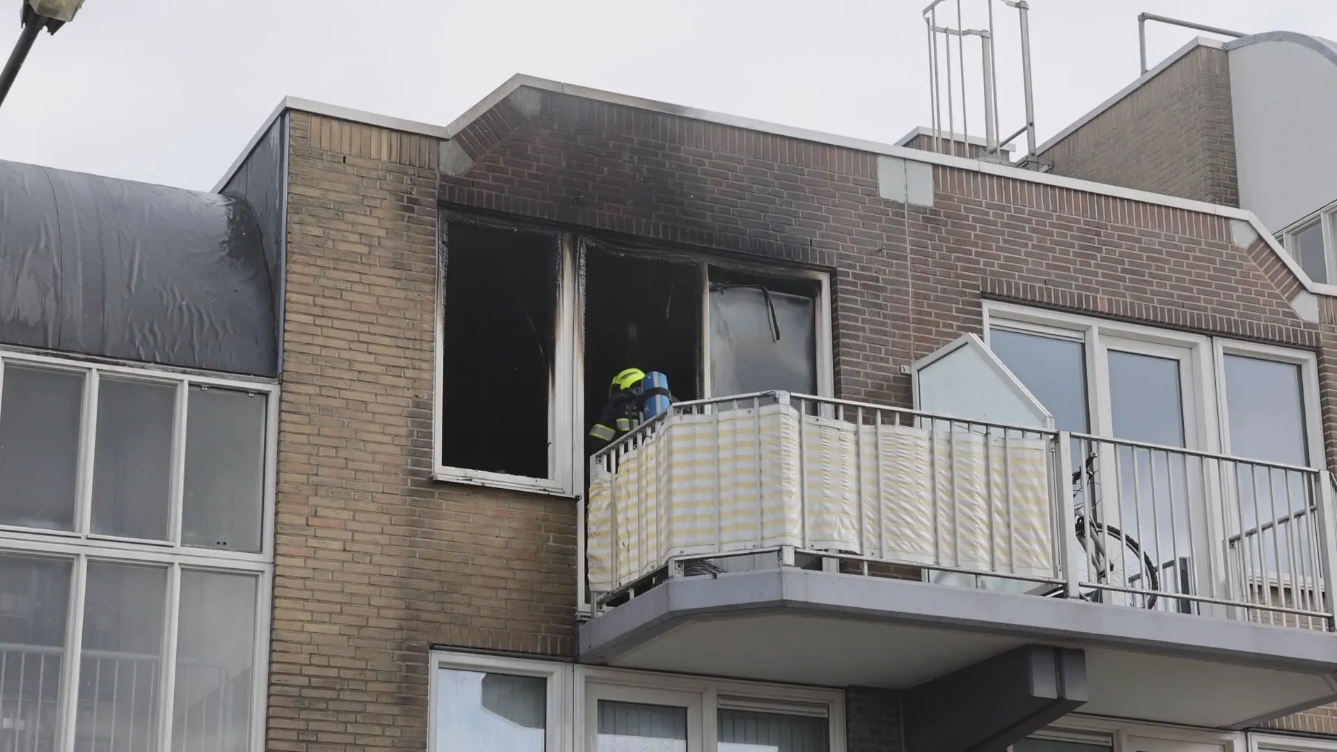 Twee katten sterven bij woningbrand IJmuiden, bewoner aangehouden