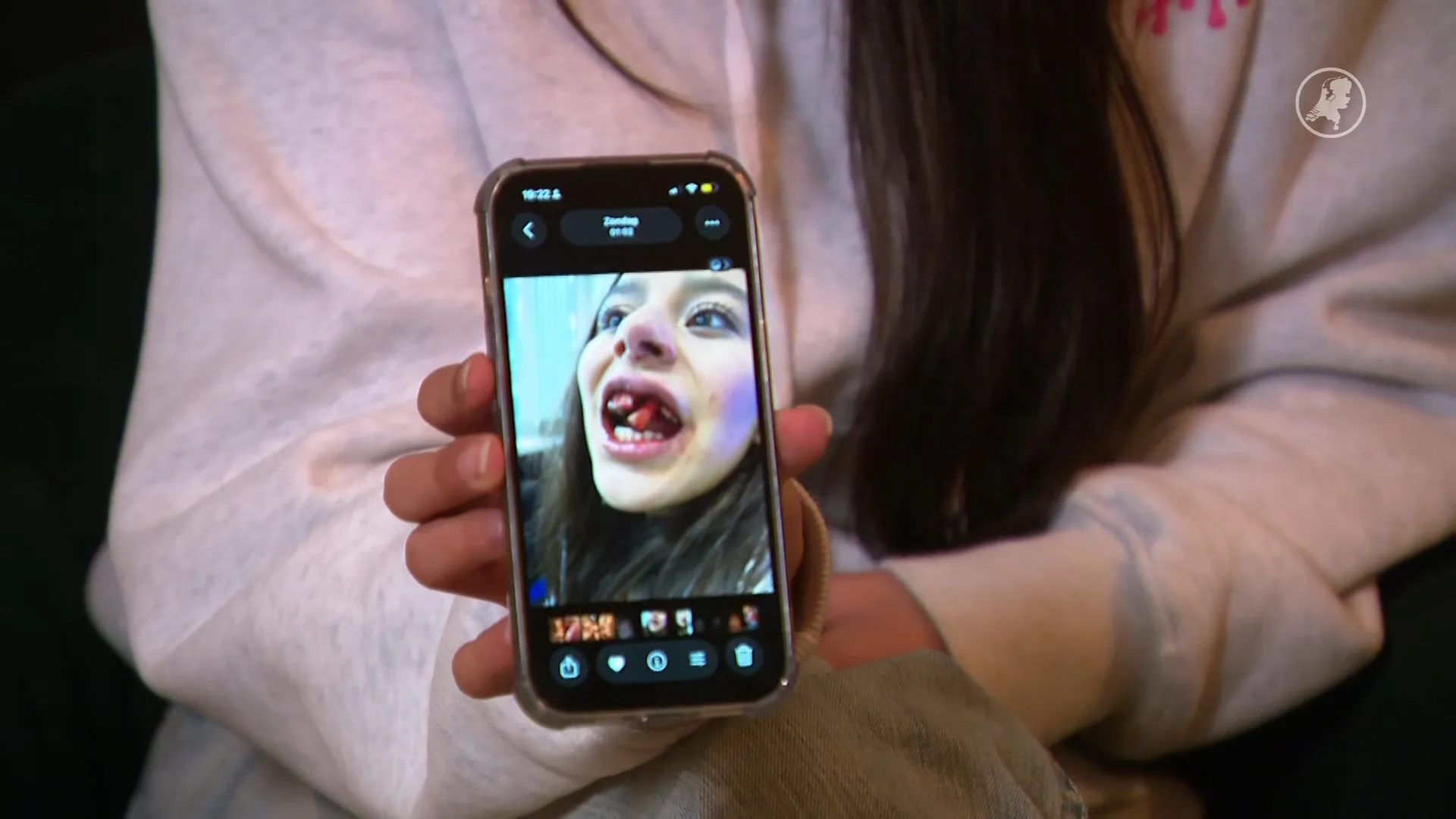 Carnaval eindigt voor Zoey in nachtmerrie: geslagen in gezicht door 'superman'