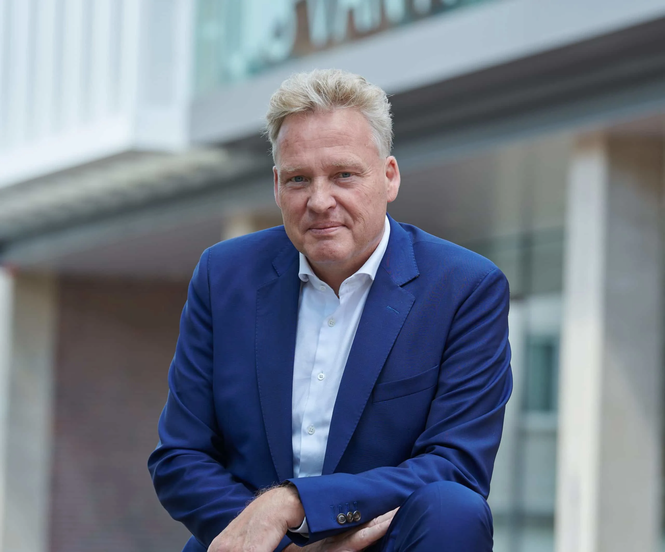 Burgemeester Roosendaal zwaargewond door fietsongeluk