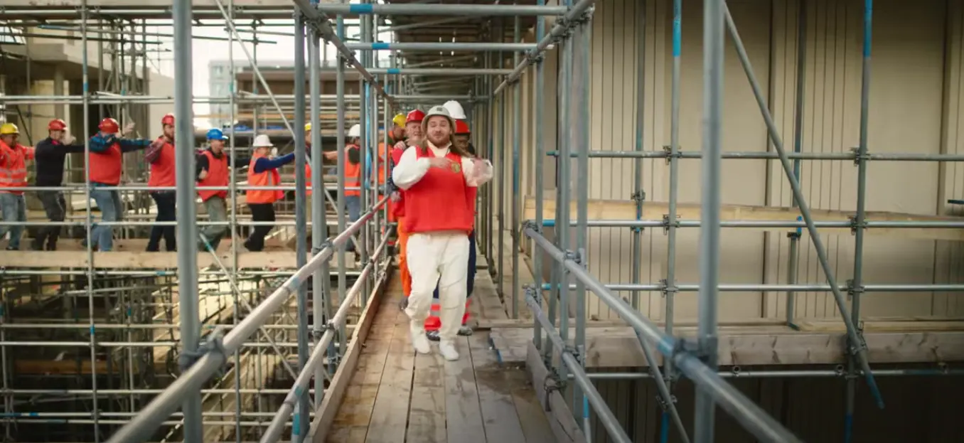 Jumbo stopt per direct met omstreden WK-reclame met hossende bouwvakkers