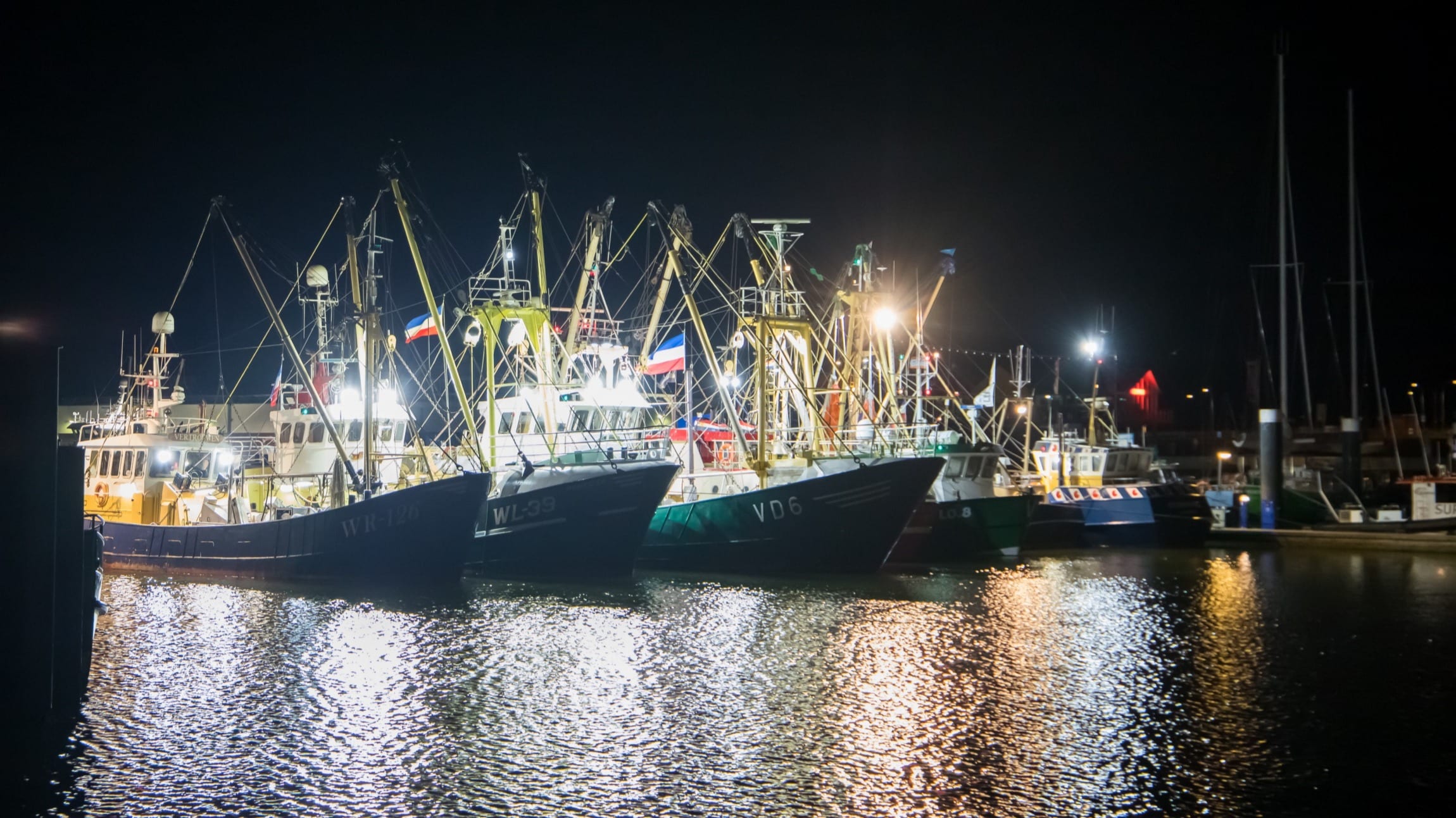 Vissers blokkeren deel haven Lauwersoog