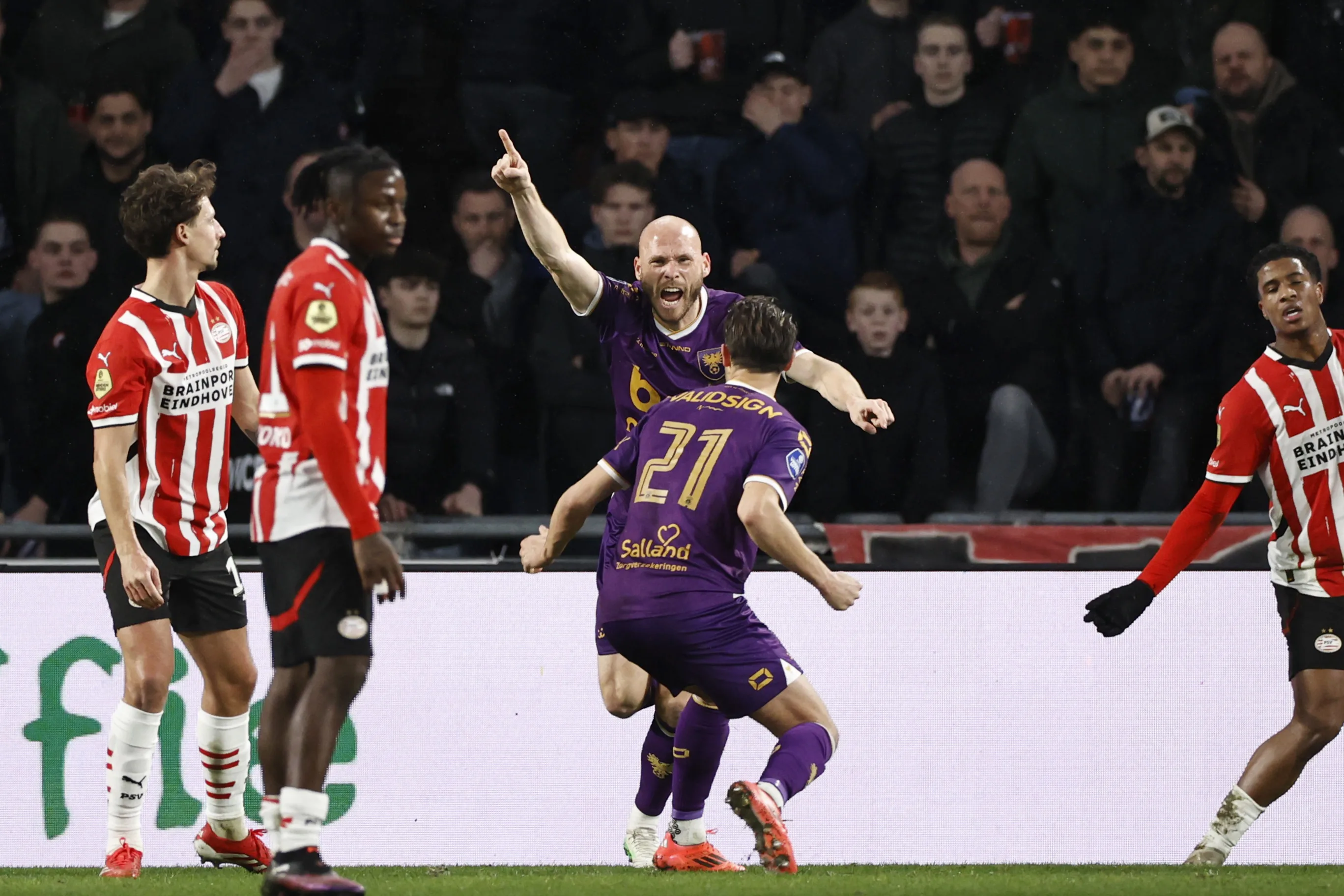 Go Ahead Eagles stunt met zege bij PSV (1-2) en staat in finale KNVB-beker