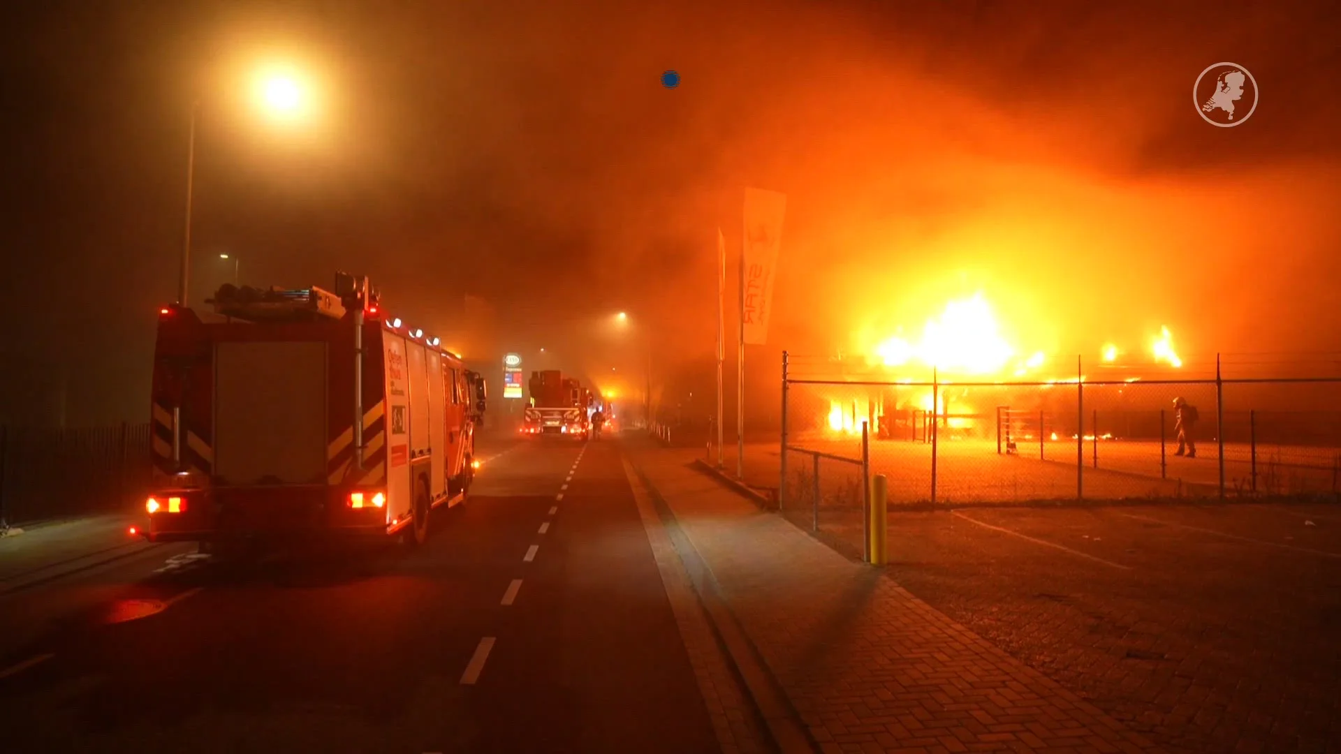 Meubelzaak in Arnhem verwoest door grote brand