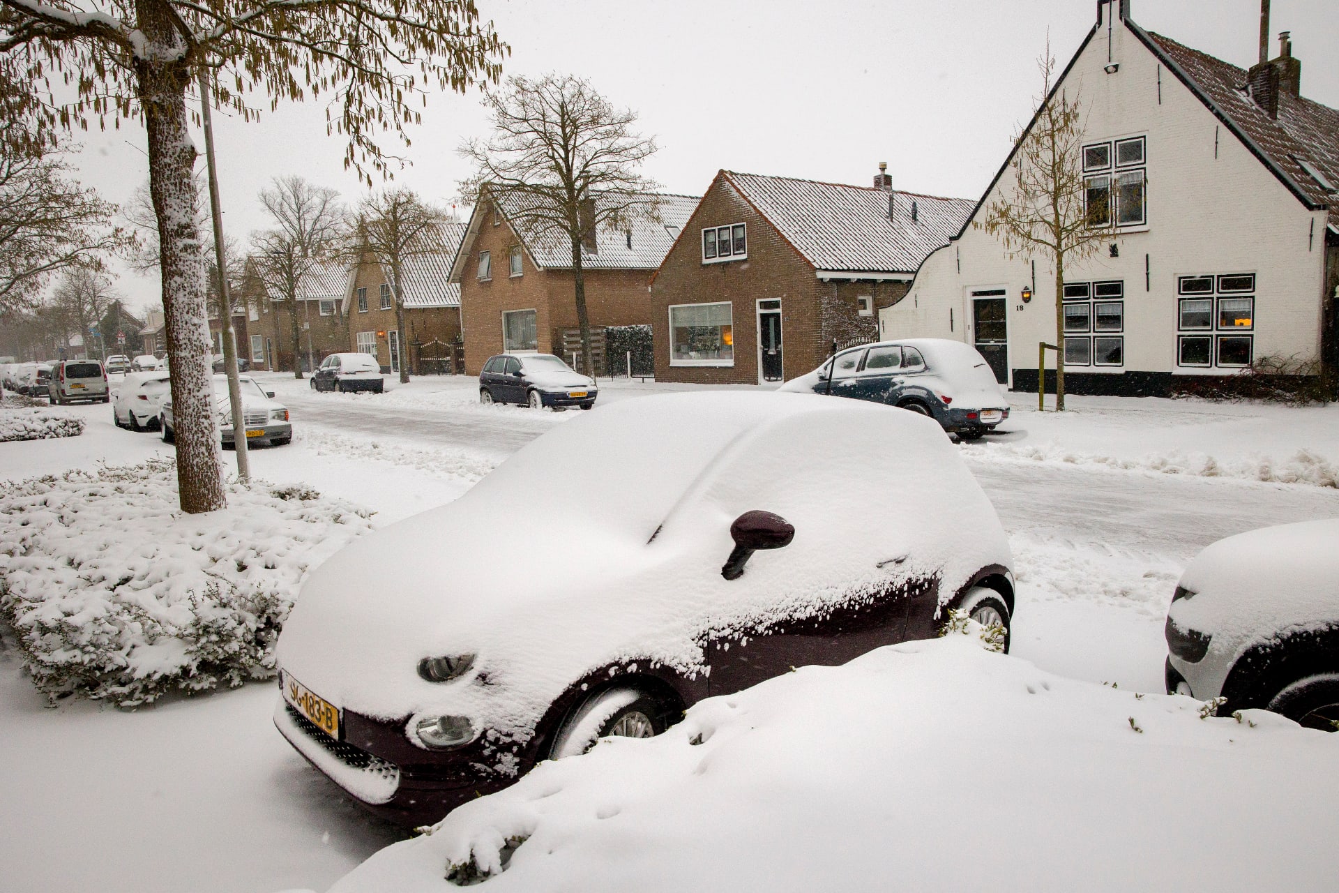 Winterse buien op komst: gladde wegen en lokaal pak sneeuw